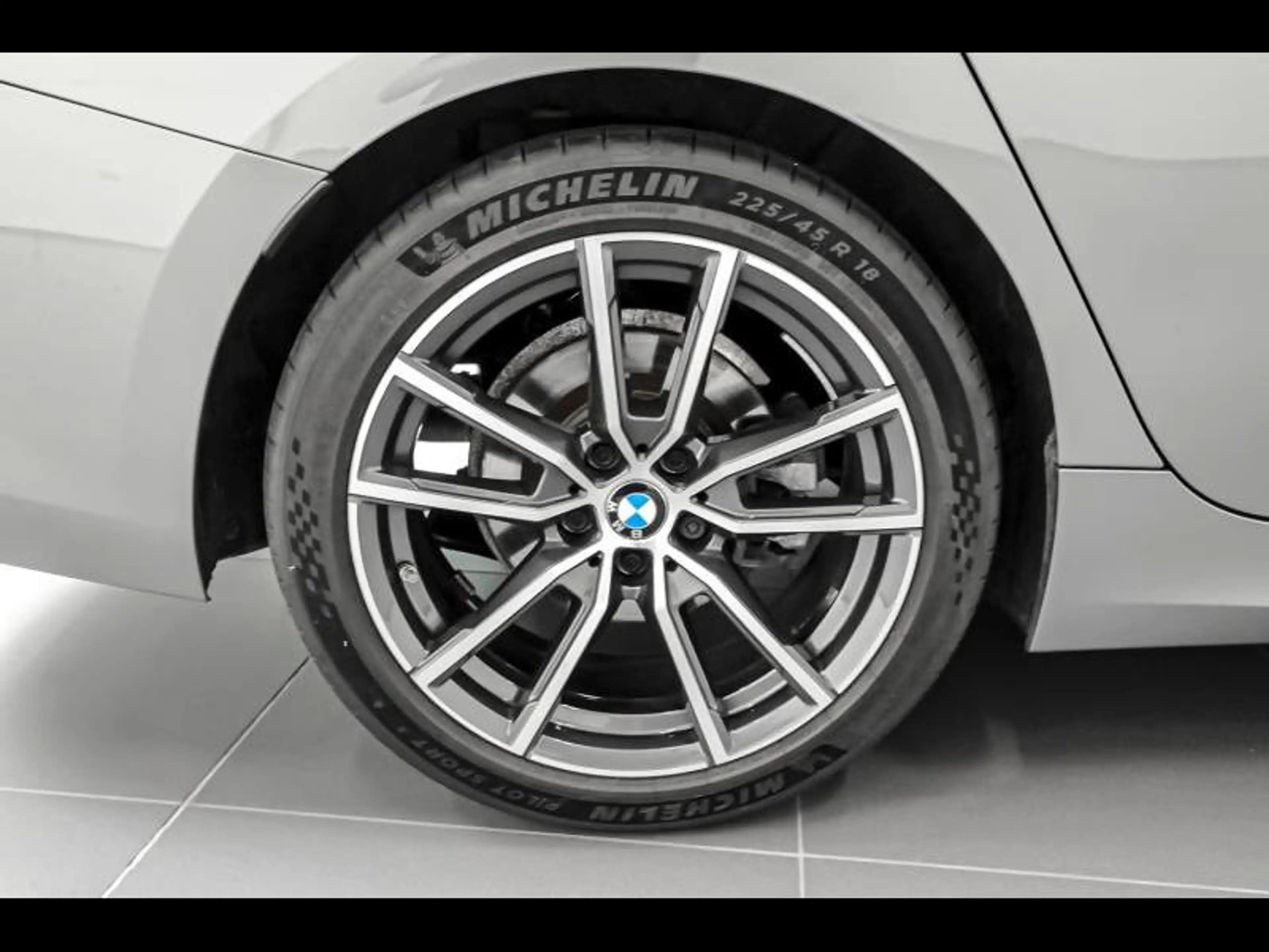 BMW 318 i Touring — photo 8