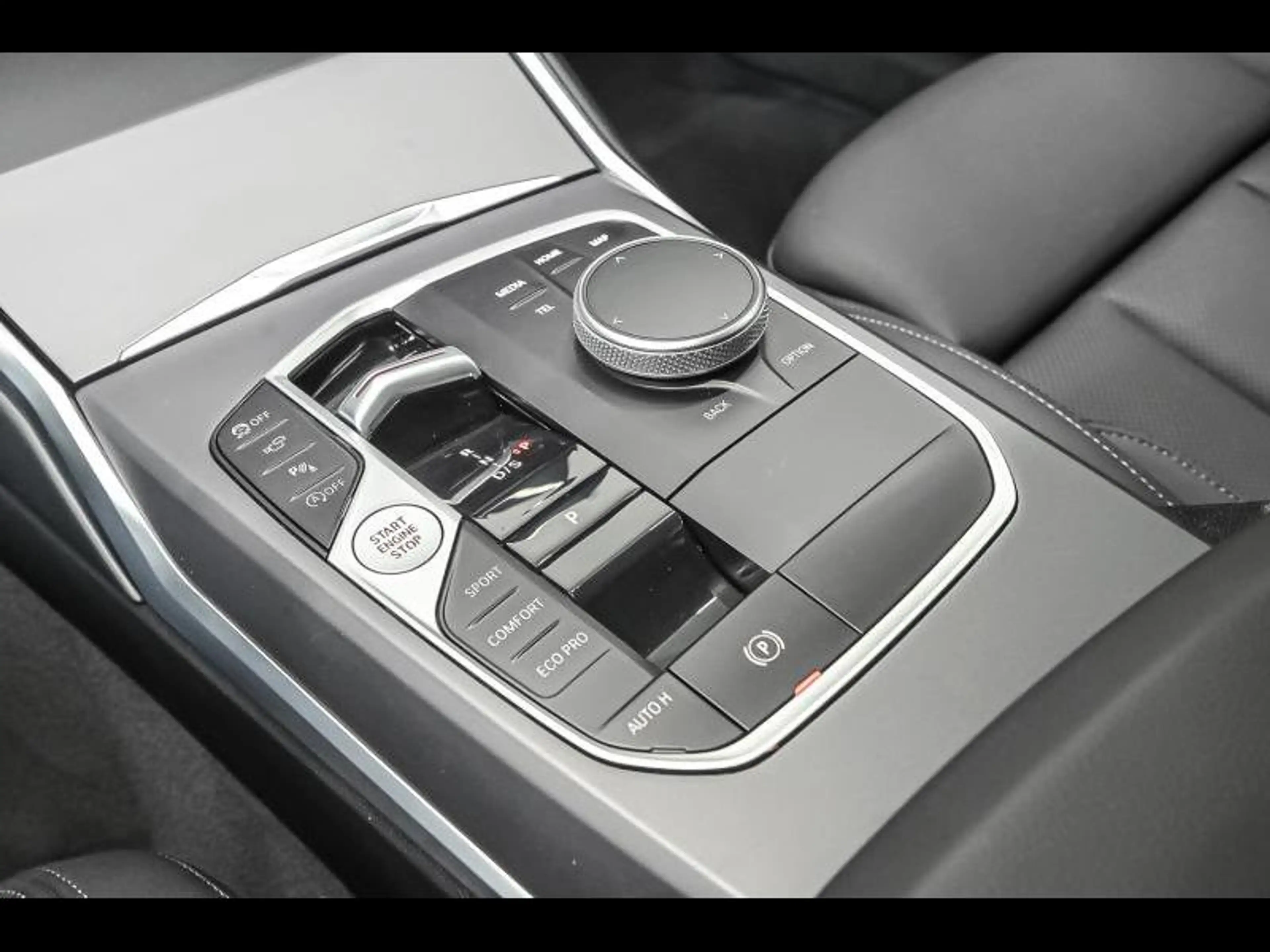 BMW 318 i Touring — photo 11