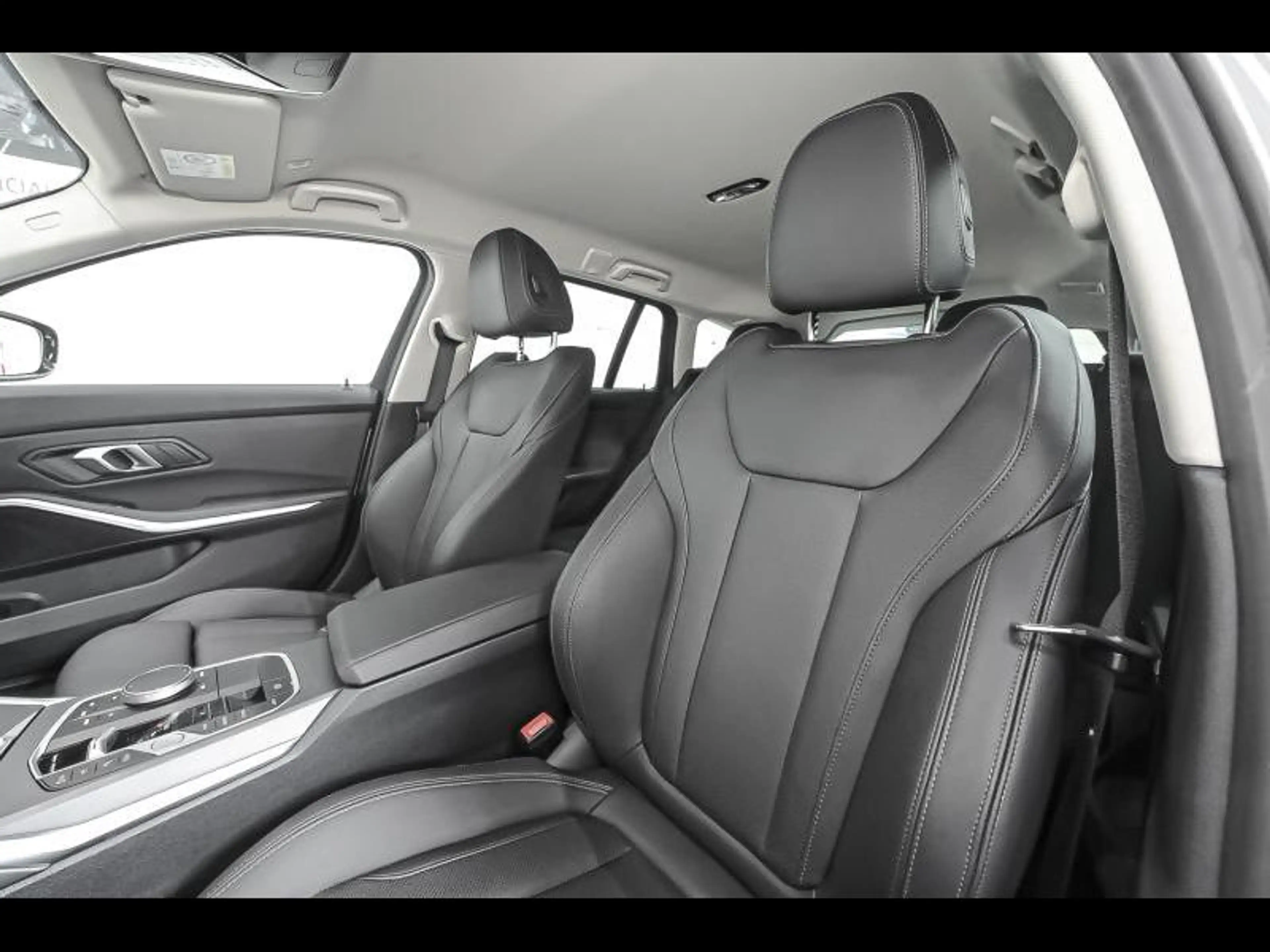 BMW 318 i Touring — photo 20