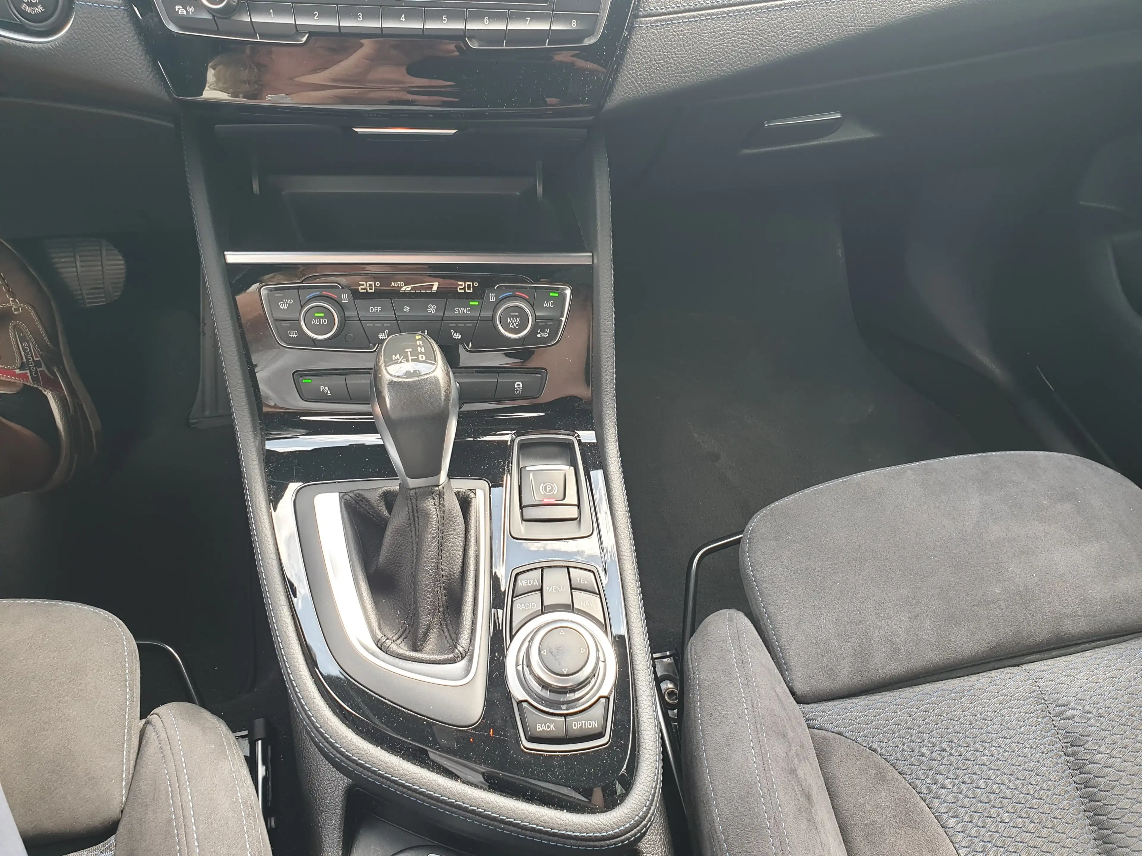 BMW 225 i Active Tourer xDrive Aut M Sportpaket AHK LED Dr — photo 15