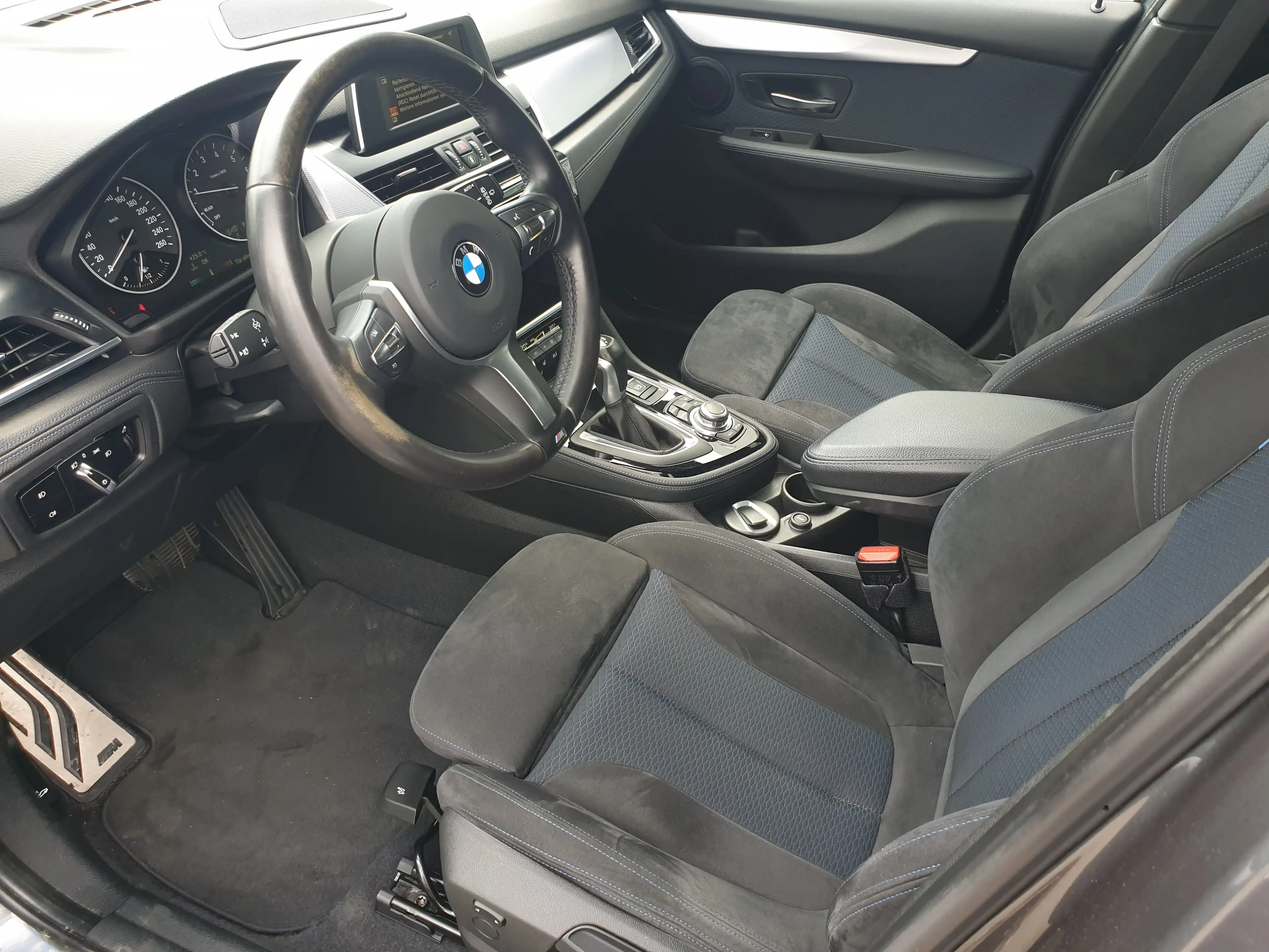 BMW 225 i Active Tourer xDrive Aut M Sportpaket AHK LED Dr — photo 10