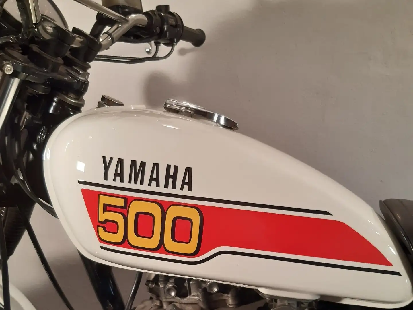Yamaha SR 500 2J4 mit H- Zulassung im KEDO 500 Look Weiß - 2