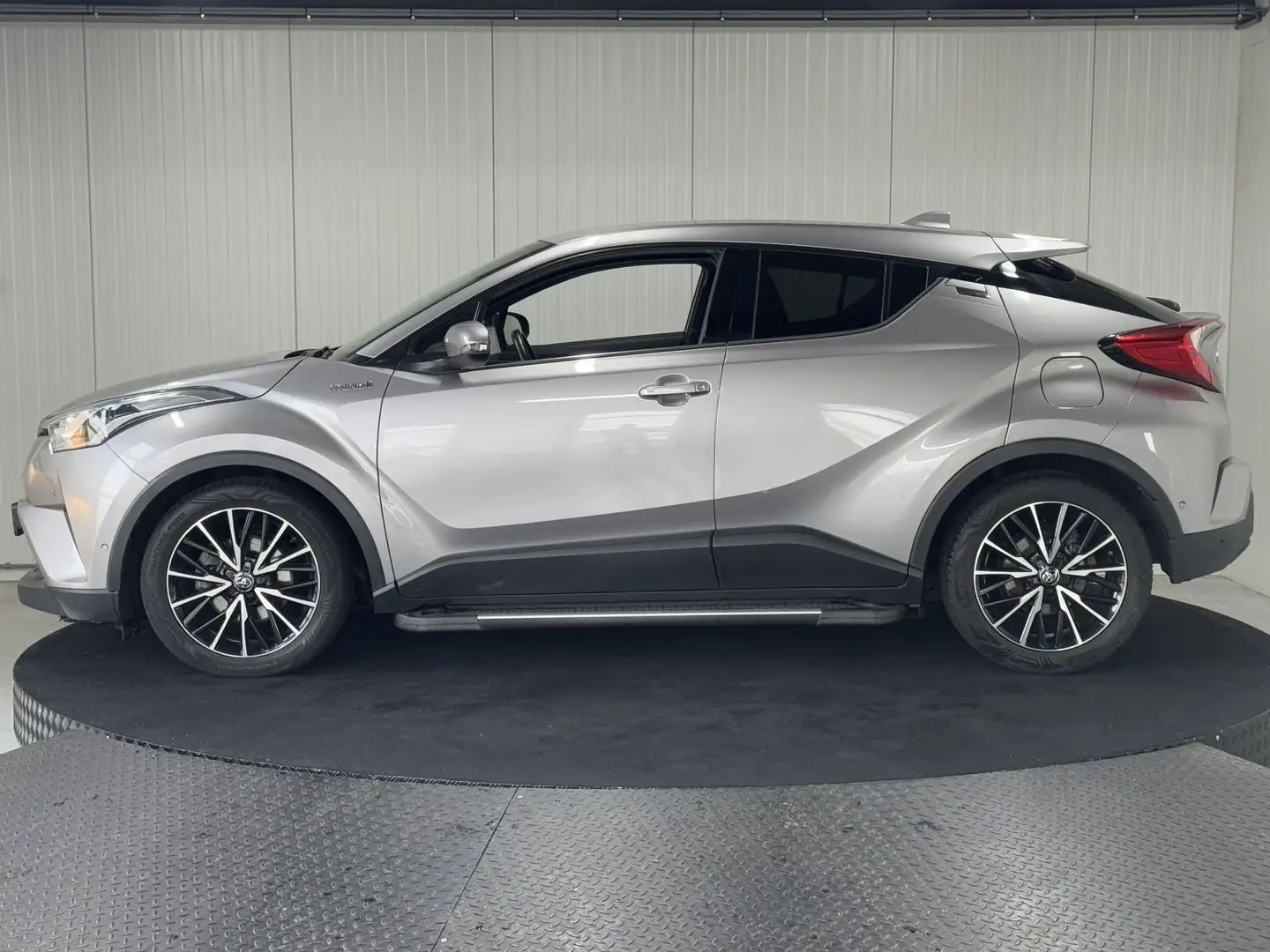 Toyota C-HR 1.8 Hybrid Executive Half Leer Grijs - 2