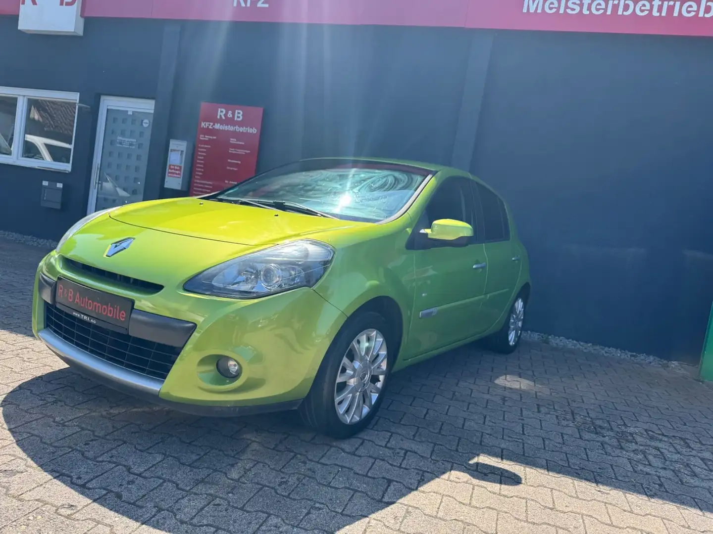 Renault Clio III Dynamique Grün - 1