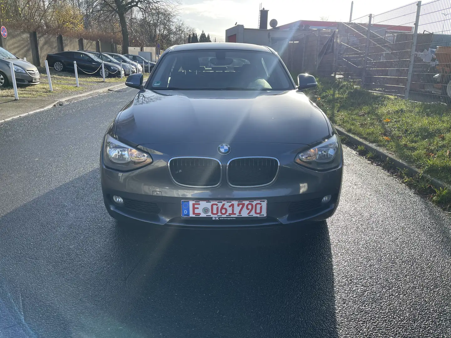 BMW 118 118 d *SHZ* *PDC* *NAVI* *Tüv06.26* *2.Hand* Gris - 2