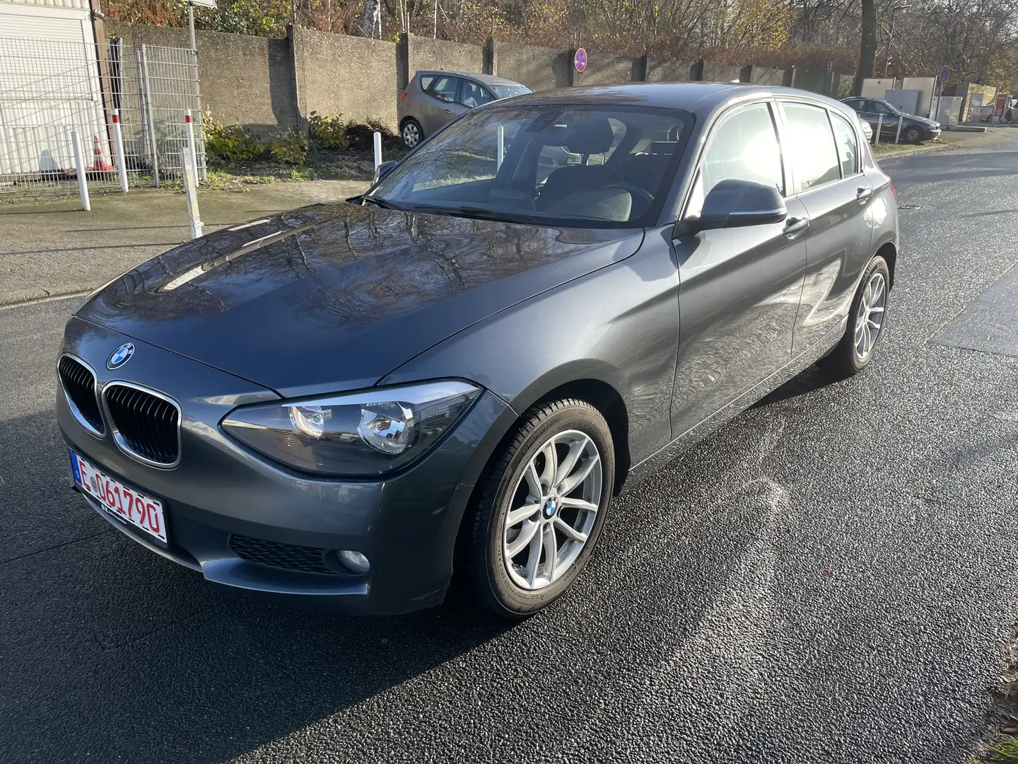 BMW 118 118 d *SHZ* *PDC* *NAVI* *Tüv06.26* *2.Hand* Gris - 1