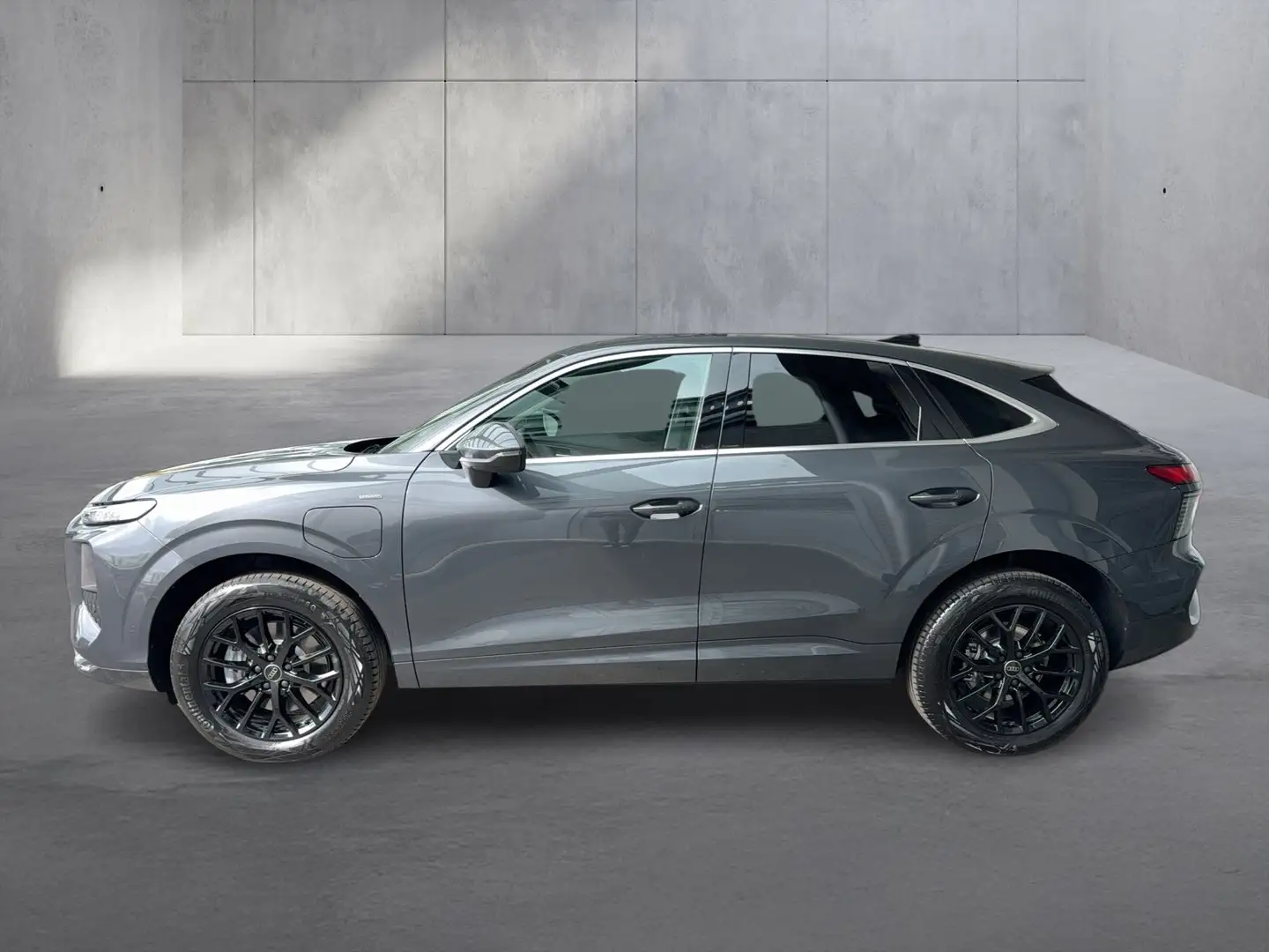 Audi Q3 e-hybrid 200 kW intense Grau - 2