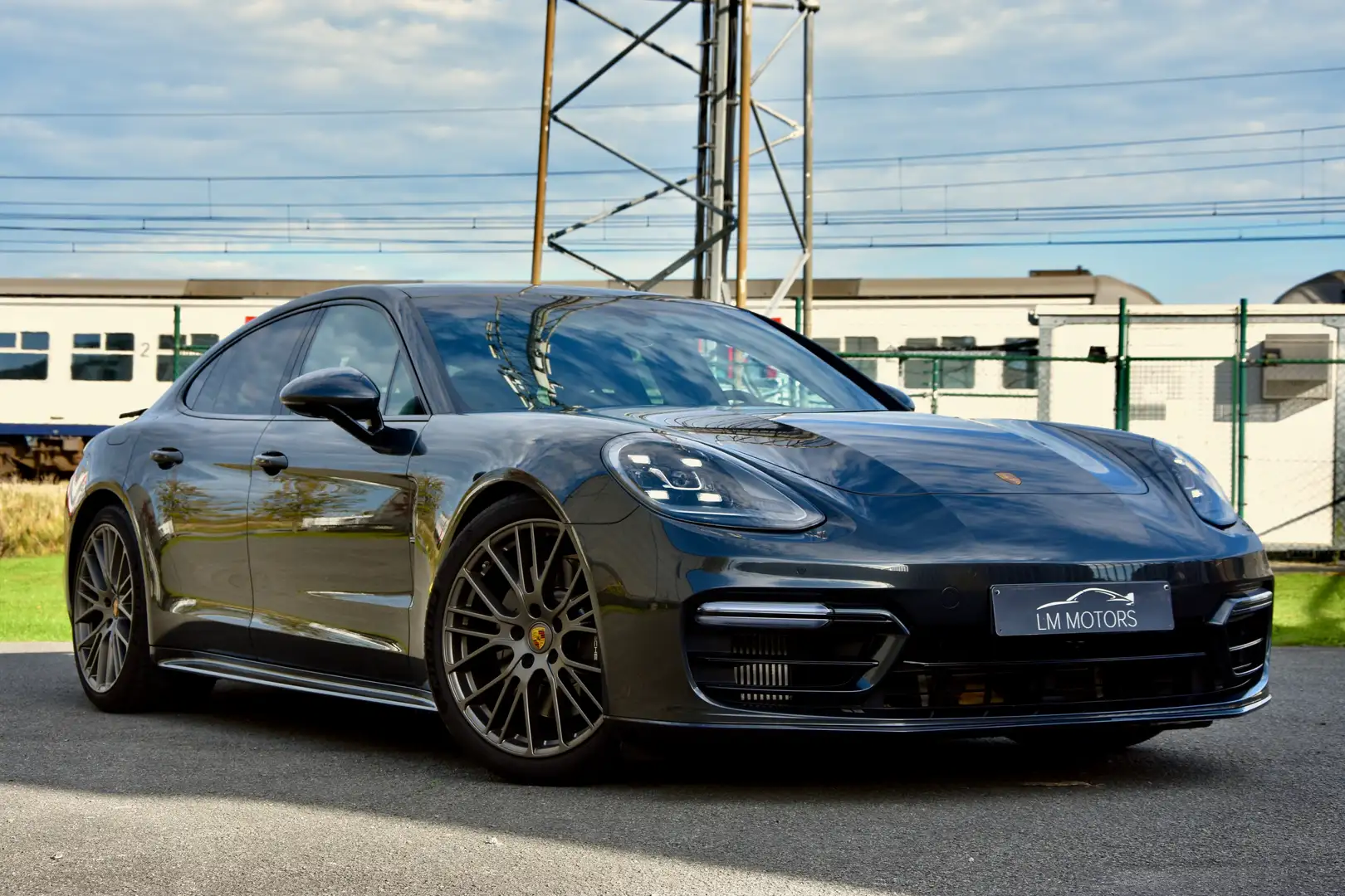 Porsche Panamera 4 E-Hybride **PLATINUM EDITION** Grijs - 1