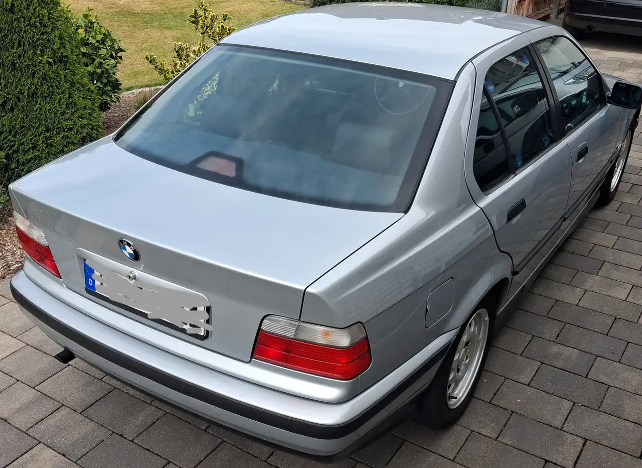 BMW 318i Exclusiv Edition, foto 3