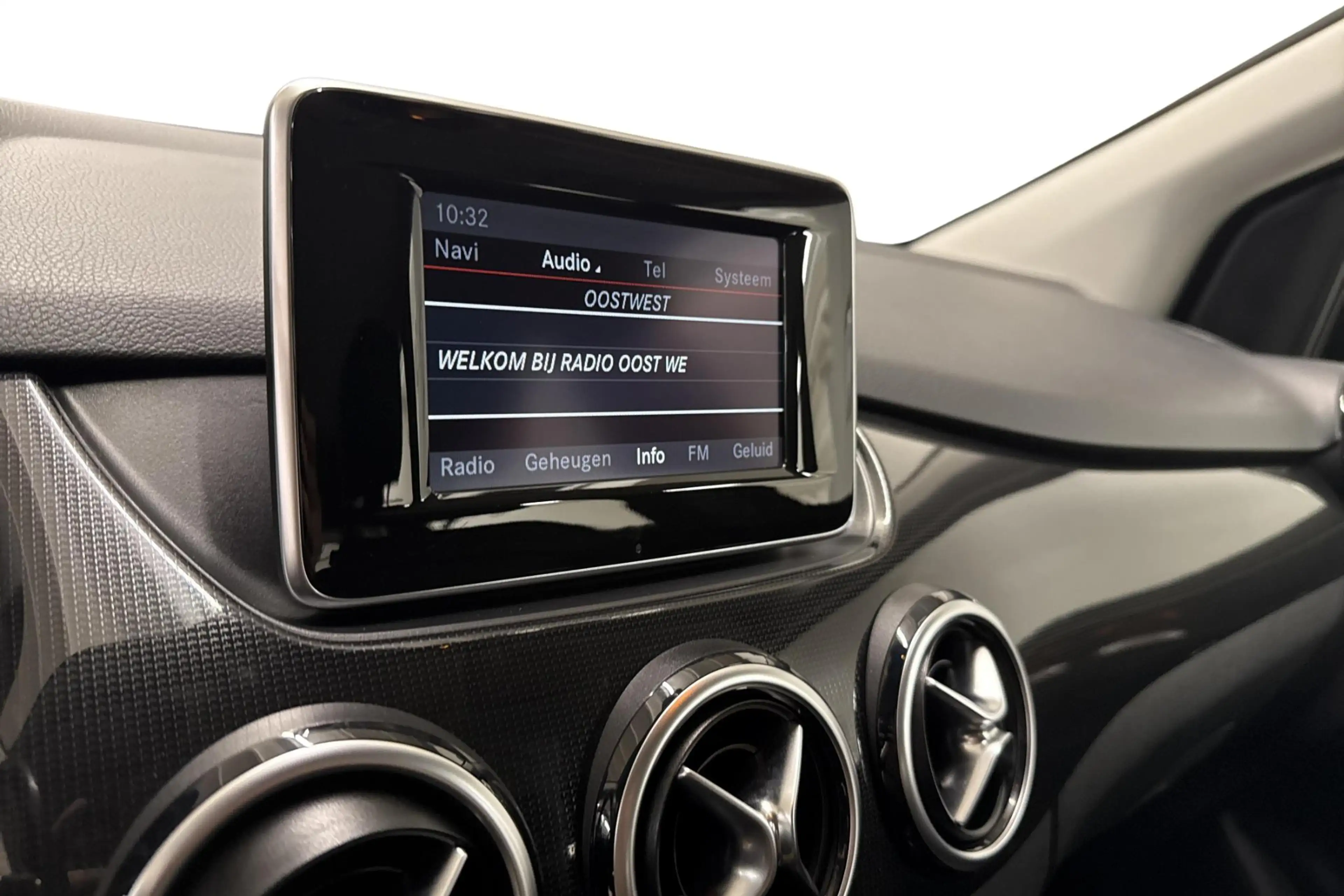 Mercedes-Benz B 180 B CDI DCT — photo 14