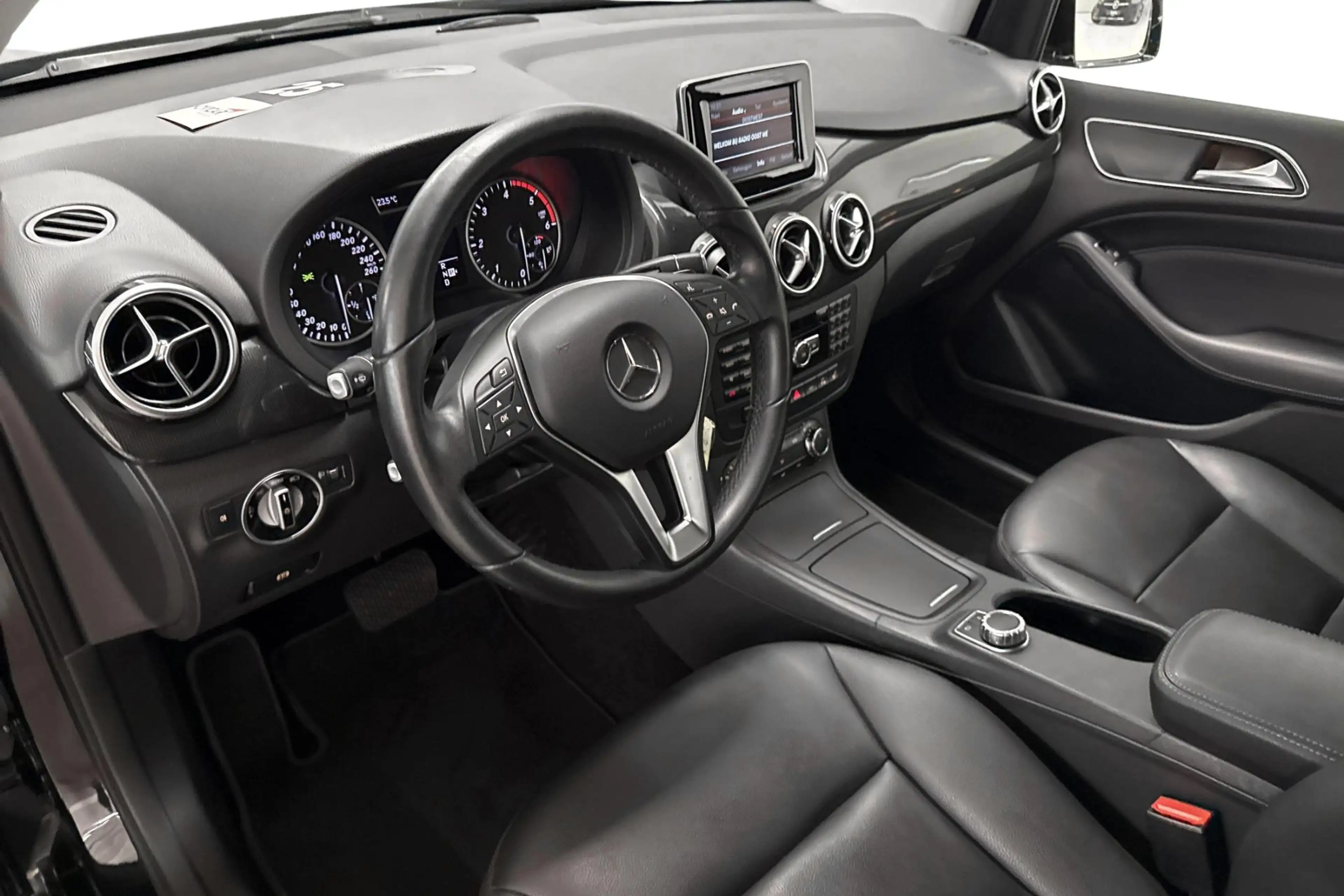Mercedes-Benz B 180 B CDI DCT — photo 11