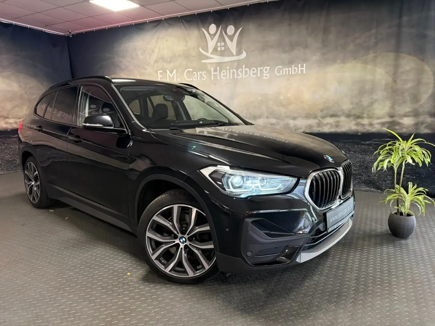BMW X1 xDrive 25 e Advantage Head-Up AHK CarPlay Schwarz - 1