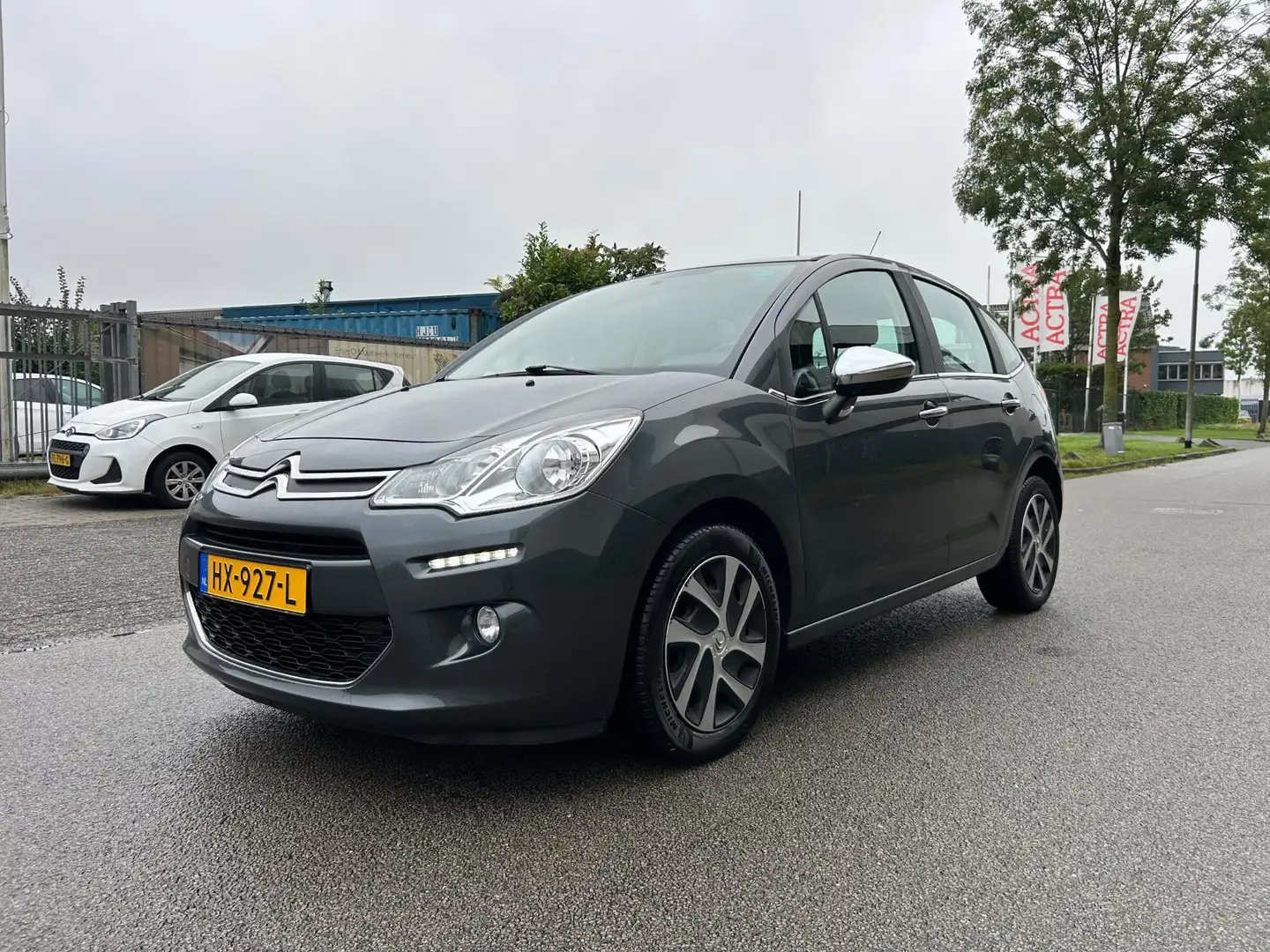 Citroen C3 1.2 Collection Navigatie/Bluetooth/Cruise/Led Grijs - 1