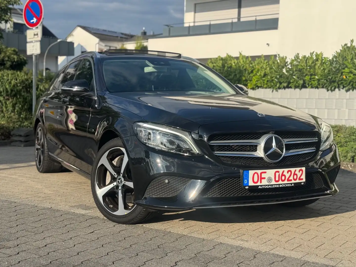 Mercedes-Benz C 300 T e*Burmester*Pano*Distronic*AHK*1.Hand Noir - 1