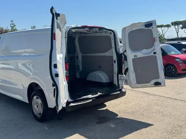 Ford Transit Custom view 5