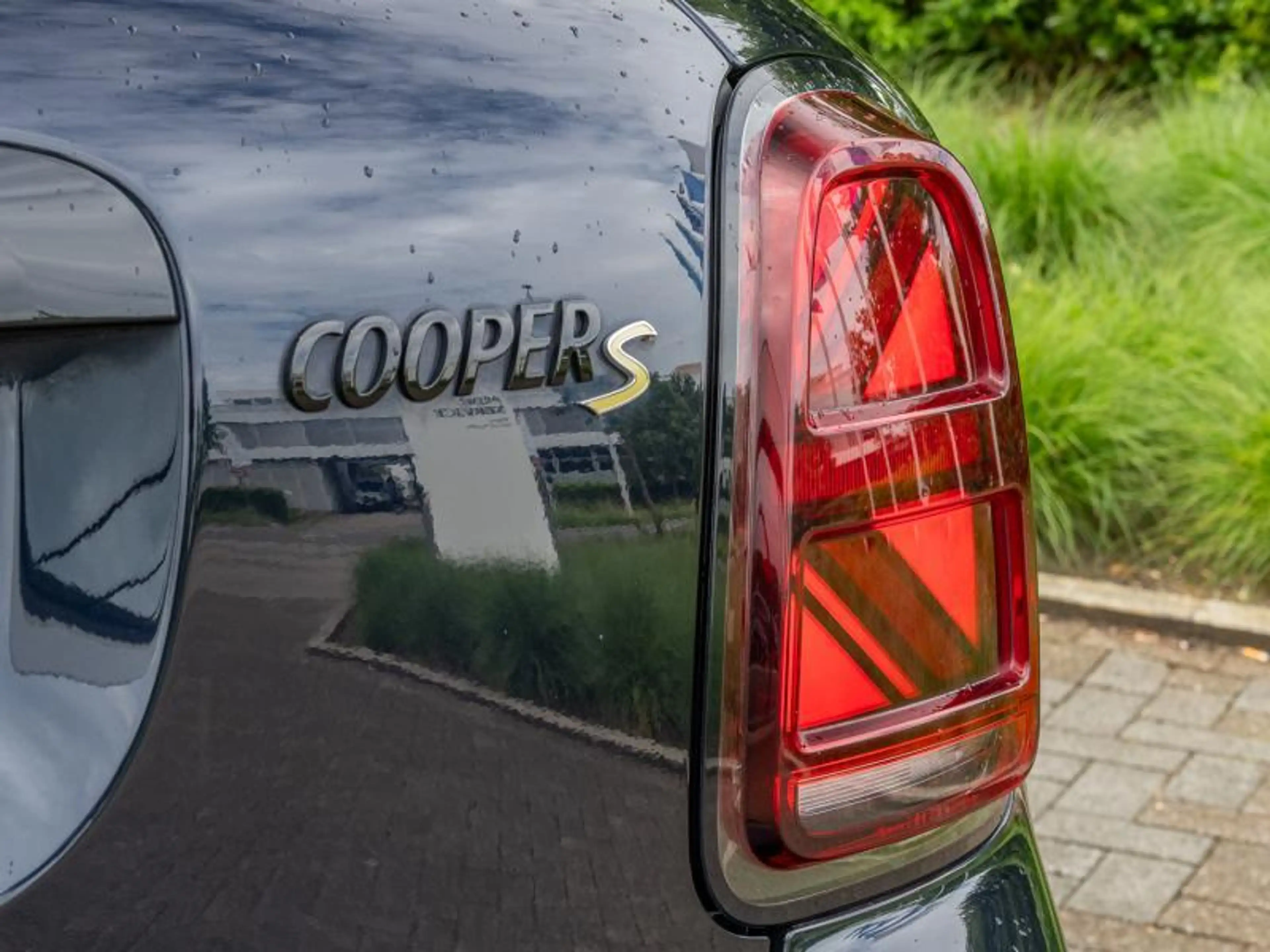 MINI Cooper SE Countryman Classic Trim — photo 11
