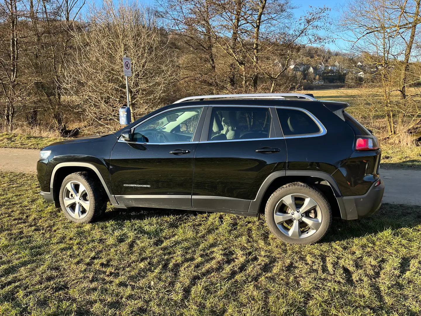 Jeep Cherokee Cherokee 2.2 MJ II Active Drive II Automatik Overl Schwarz - 2