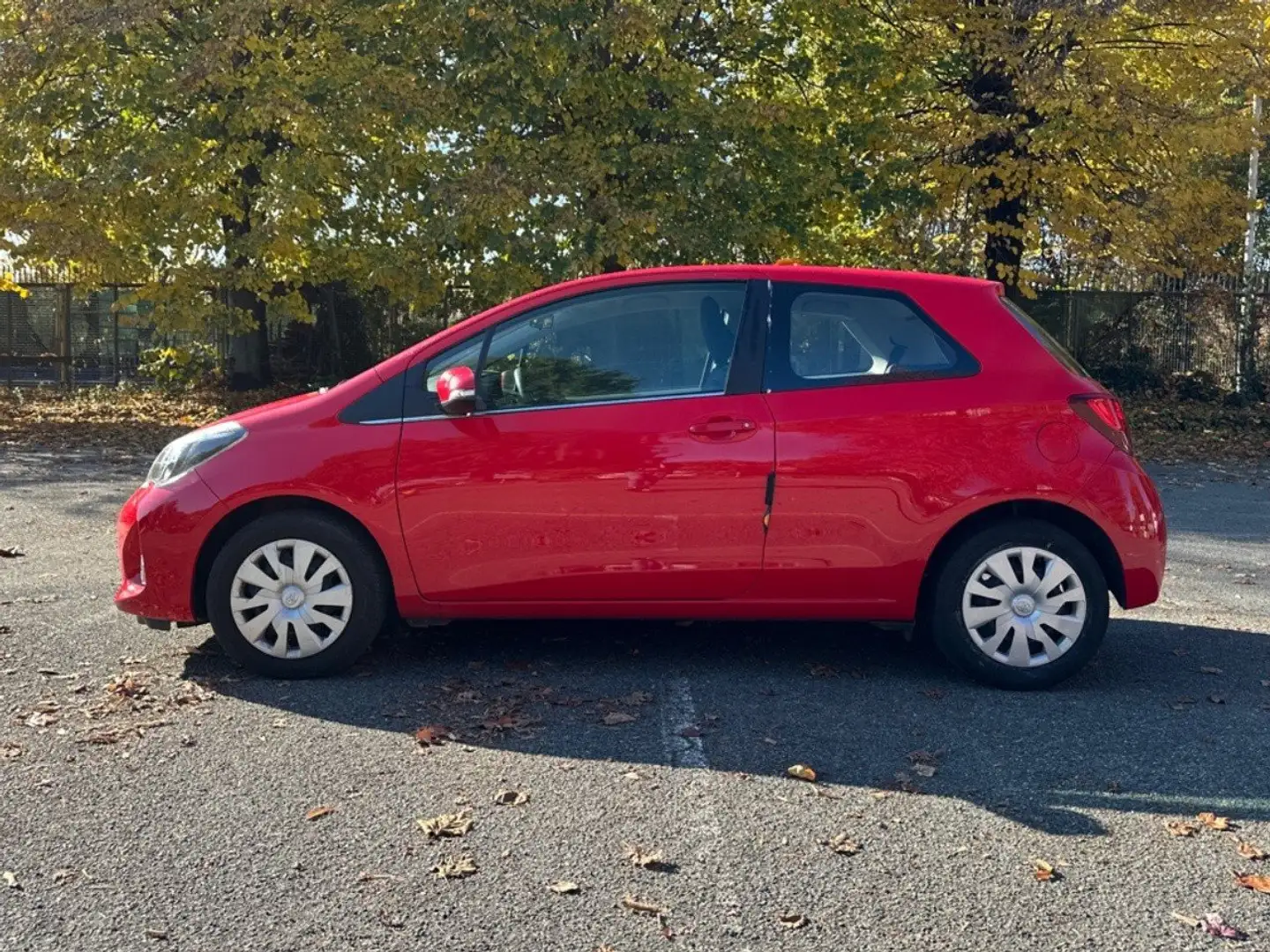 Toyota Yaris 1.0 Active Rood - 2