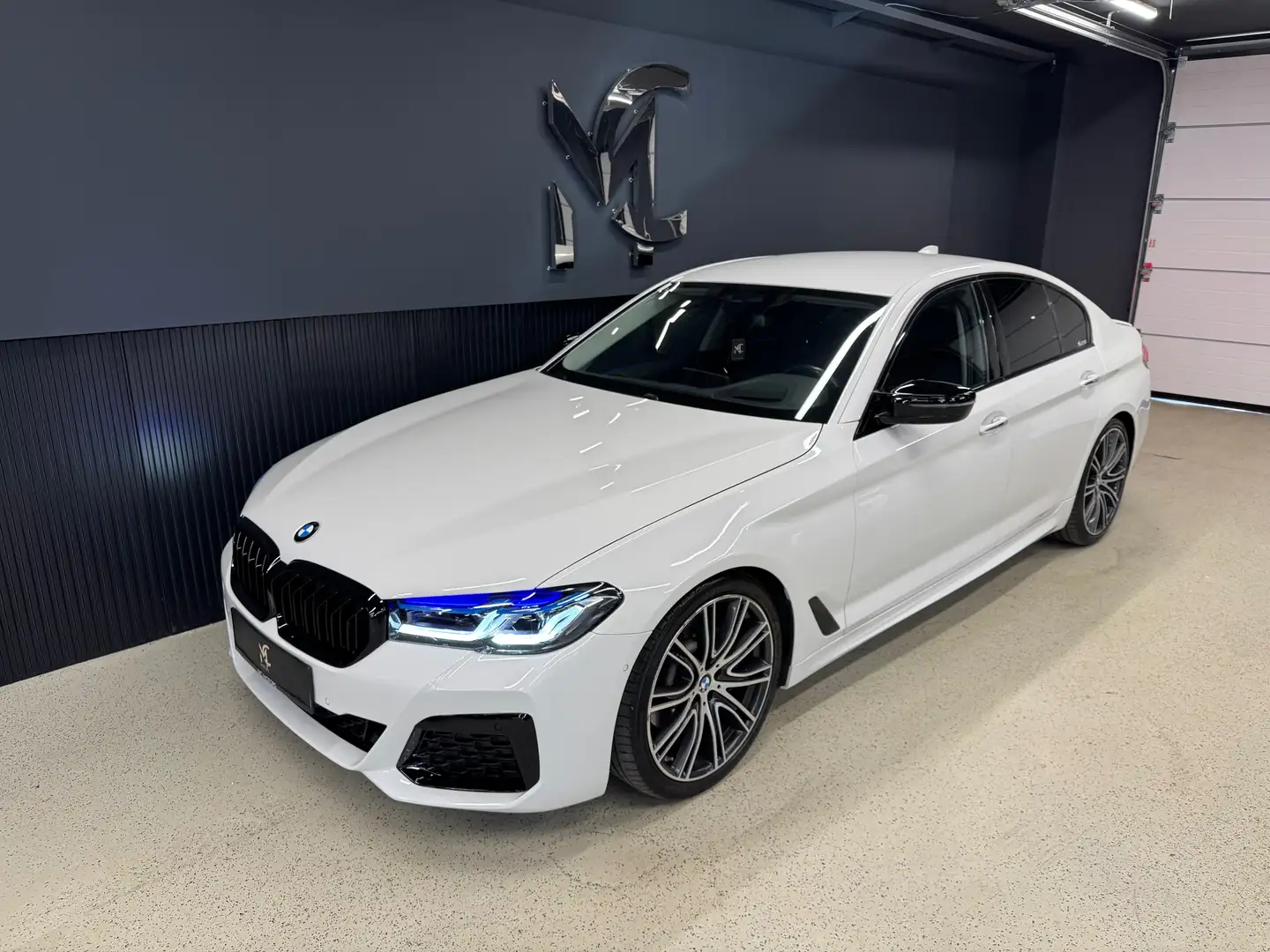 BMW 530 530xd G30`LCI LOOK`LEDER`LED`HUD`NAVI`AMBIENTE`RFK Weiß - 1