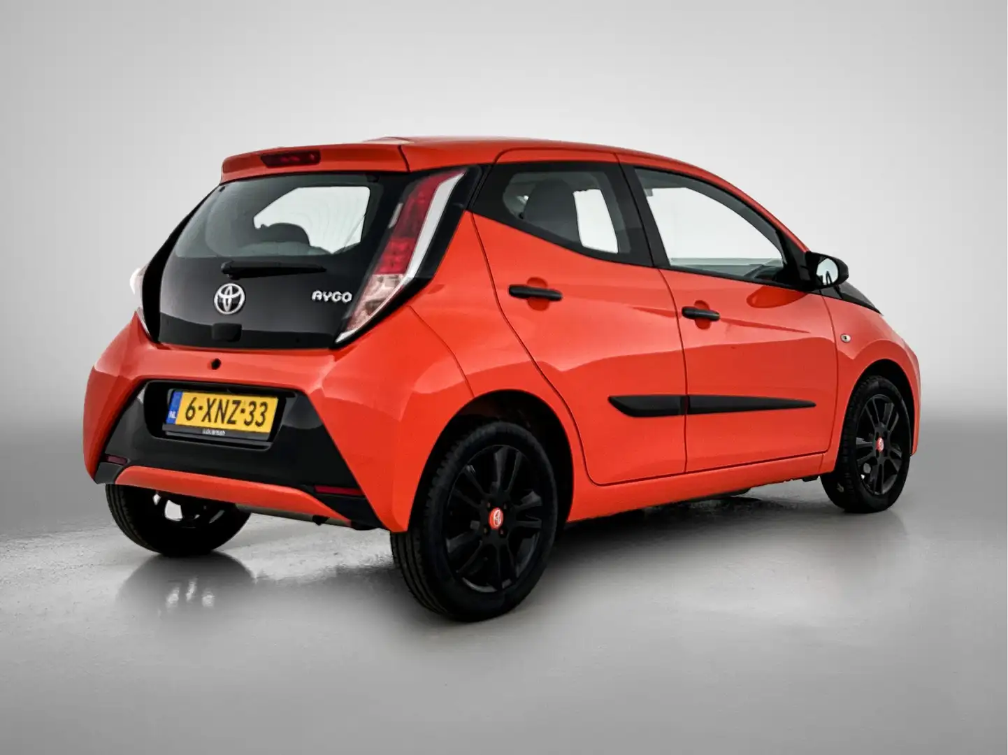 Toyota Aygo 1.0 VVT-i x-cite | Camera | Bluetooth | LM velgen Arancione - 2