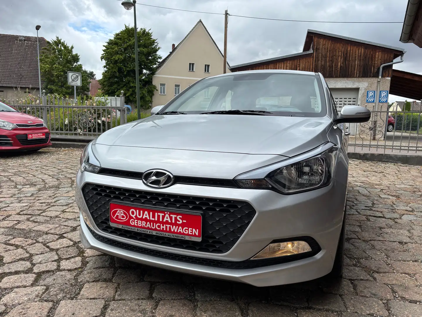 Hyundai i20 Go Grau - 1