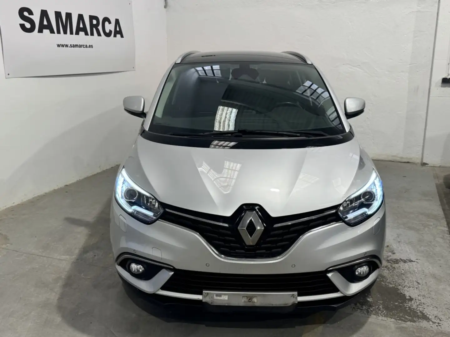 Renault RENAULT Scénic Monovolumen  Automático de 5 Puer Gris - 2