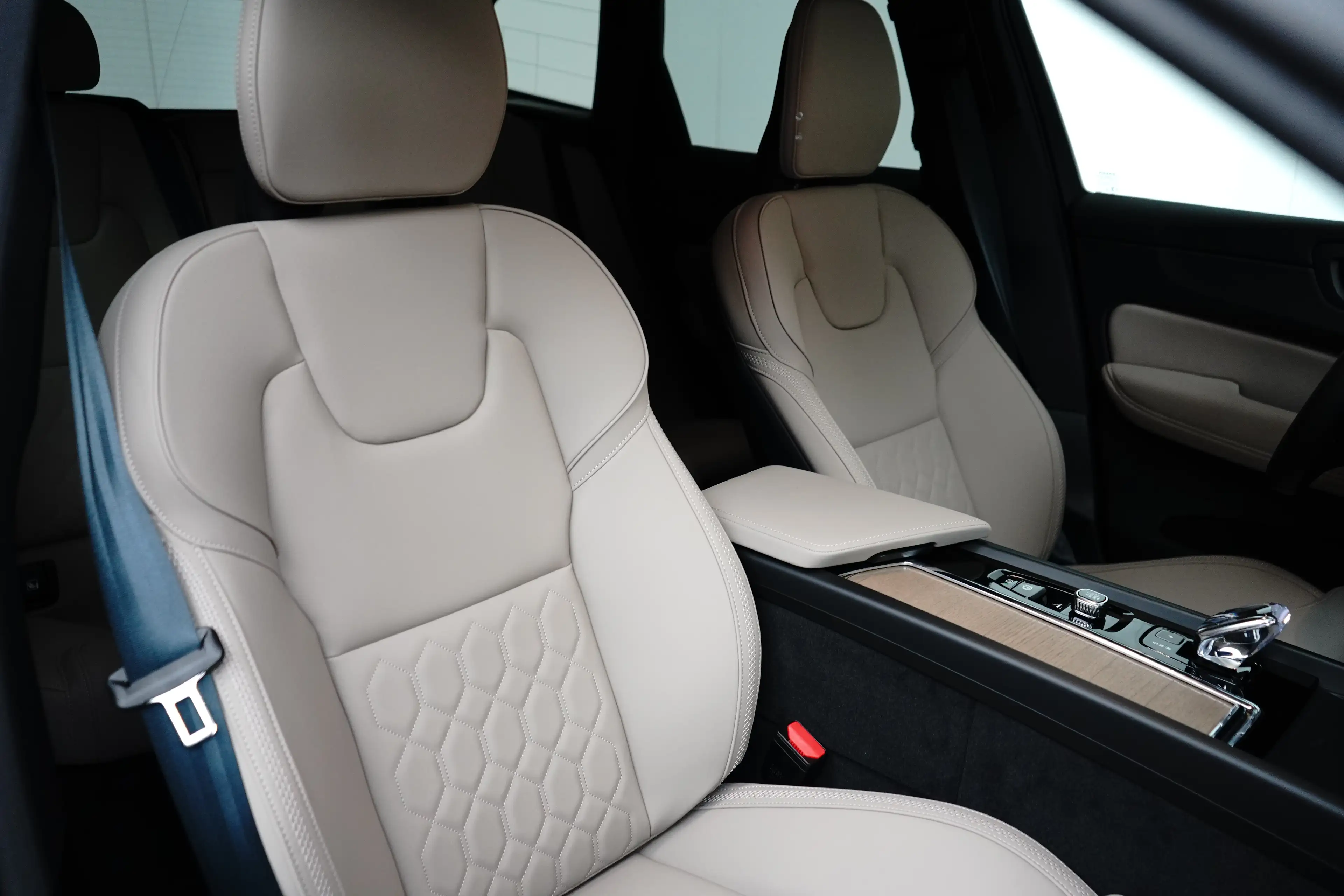 Volvo XC60 T6 Plus Dark | Harman/Kardon | Memory | Pilot Assi — photo 4