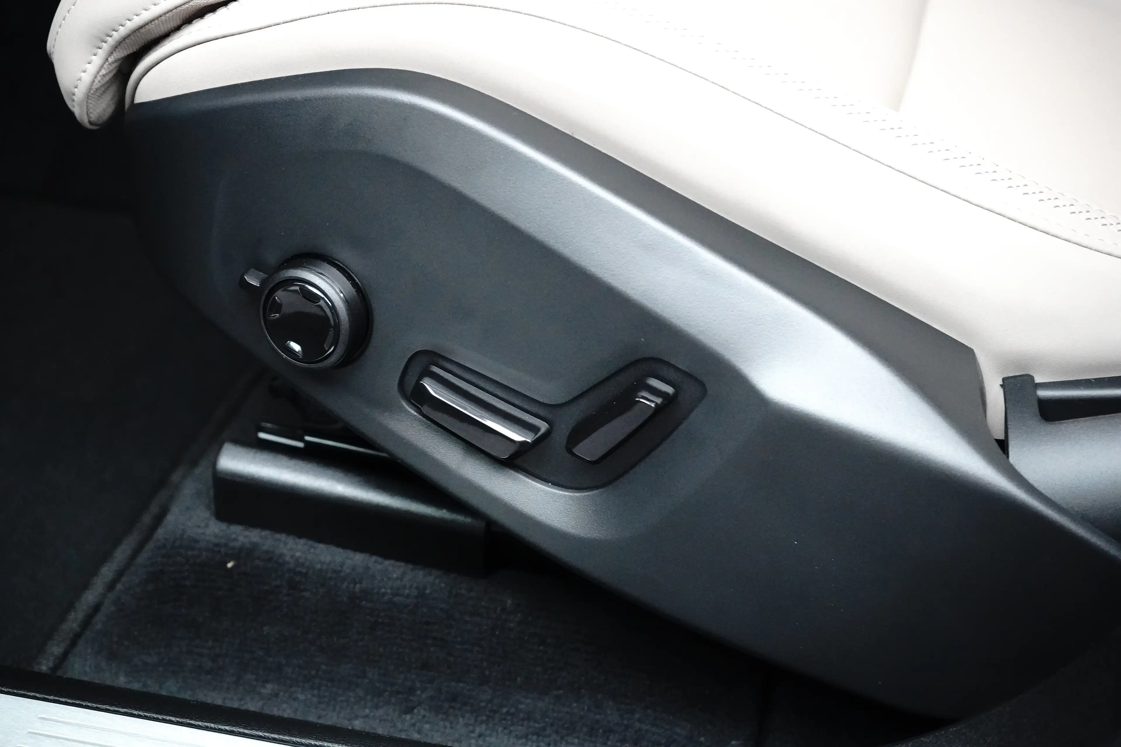 Volvo XC60 T6 Plus Dark | Harman/Kardon | Memory | Pilot Assi — photo 25