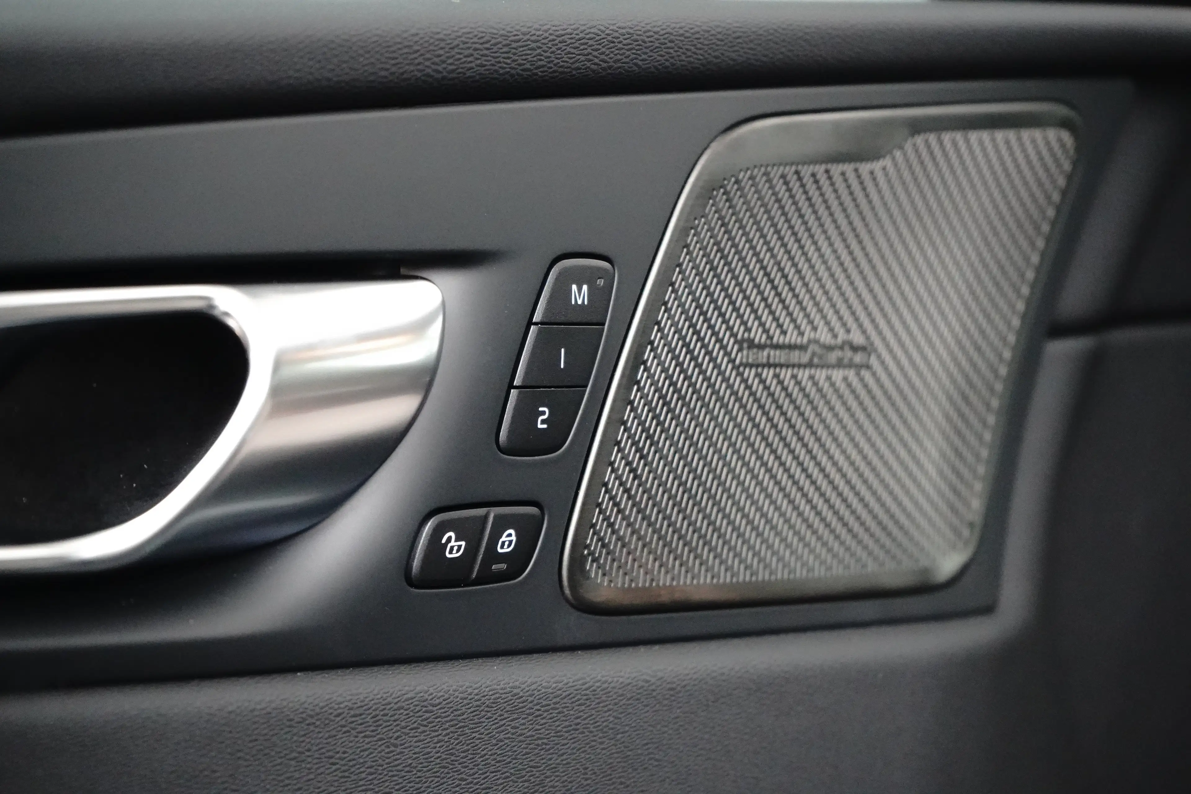 Volvo XC60 T6 Plus Dark | Harman/Kardon | Memory | Pilot Assi — photo 11