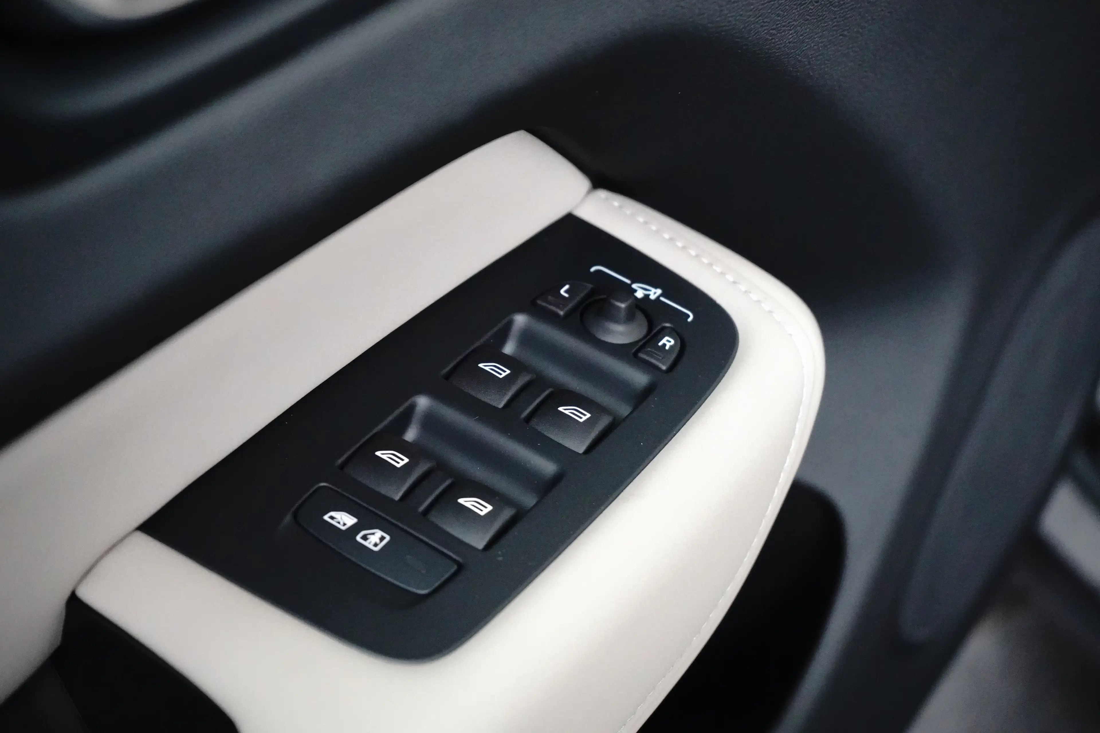 Volvo XC60 T6 Plus Dark | Harman/Kardon | Memory | Pilot Assi — photo 10