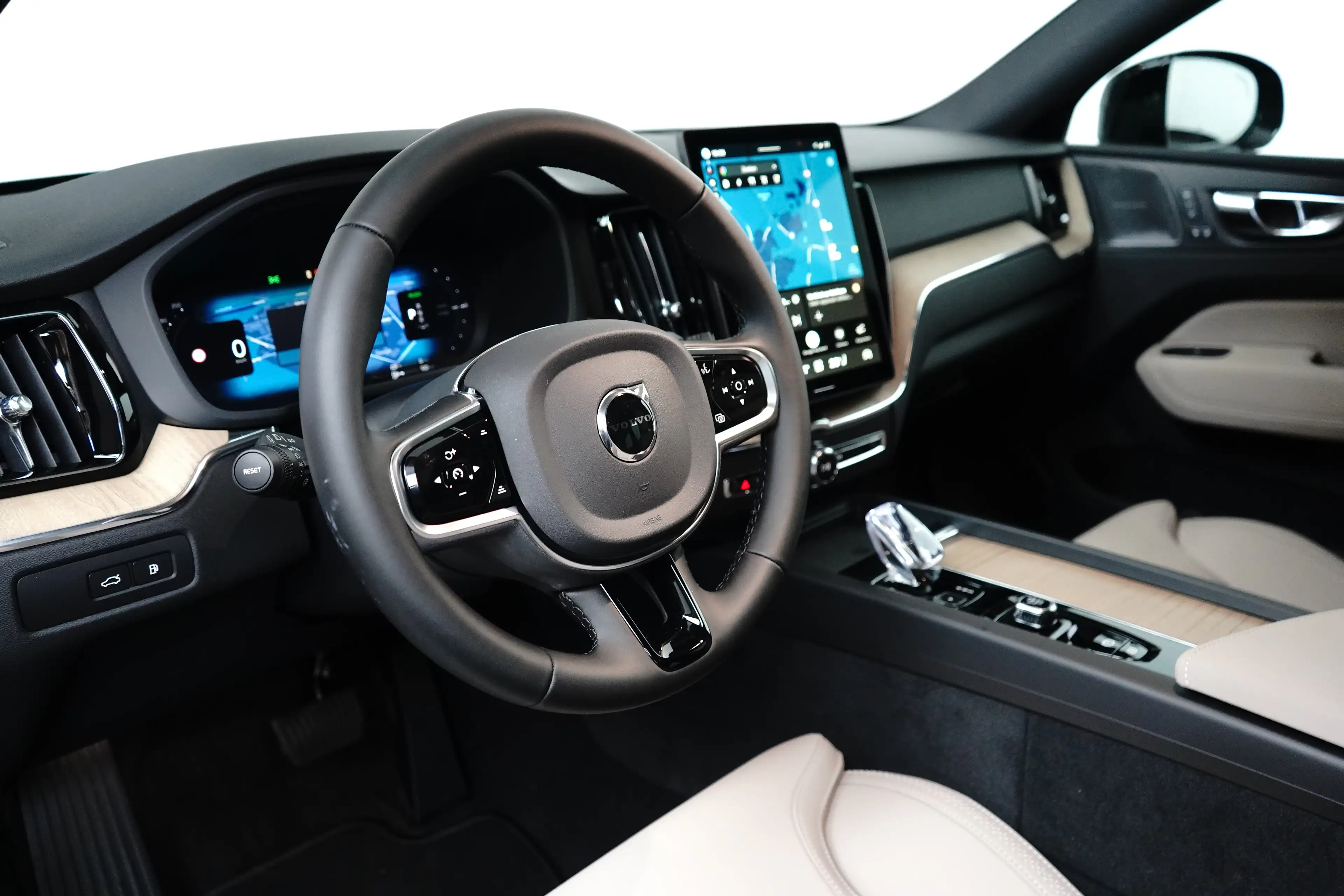 Volvo XC60 T6 Plus Dark | Harman/Kardon | Memory | Pilot Assi — photo 16