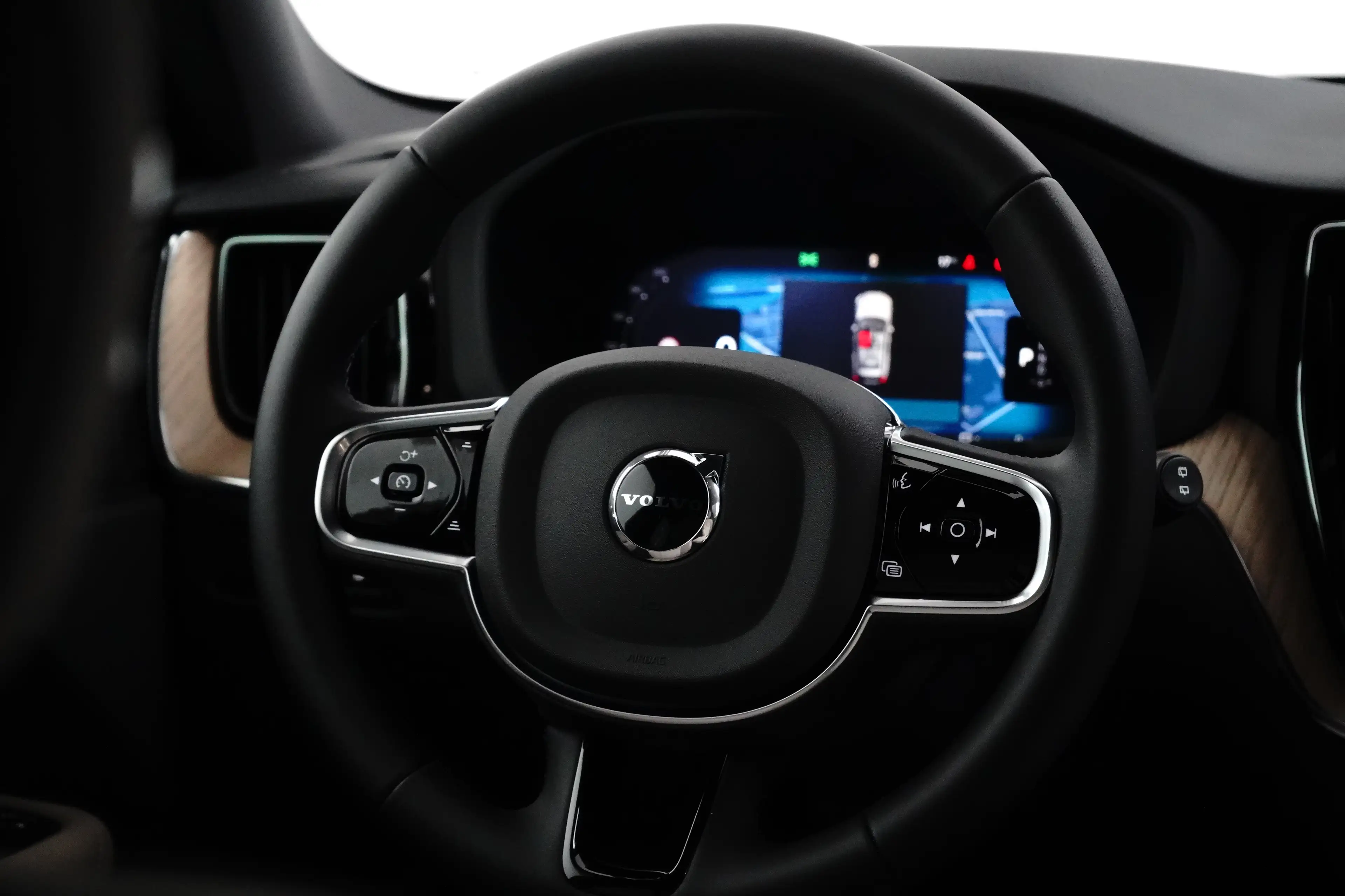 Volvo XC60 T6 Plus Dark | Harman/Kardon | Memory | Pilot Assi — photo 12