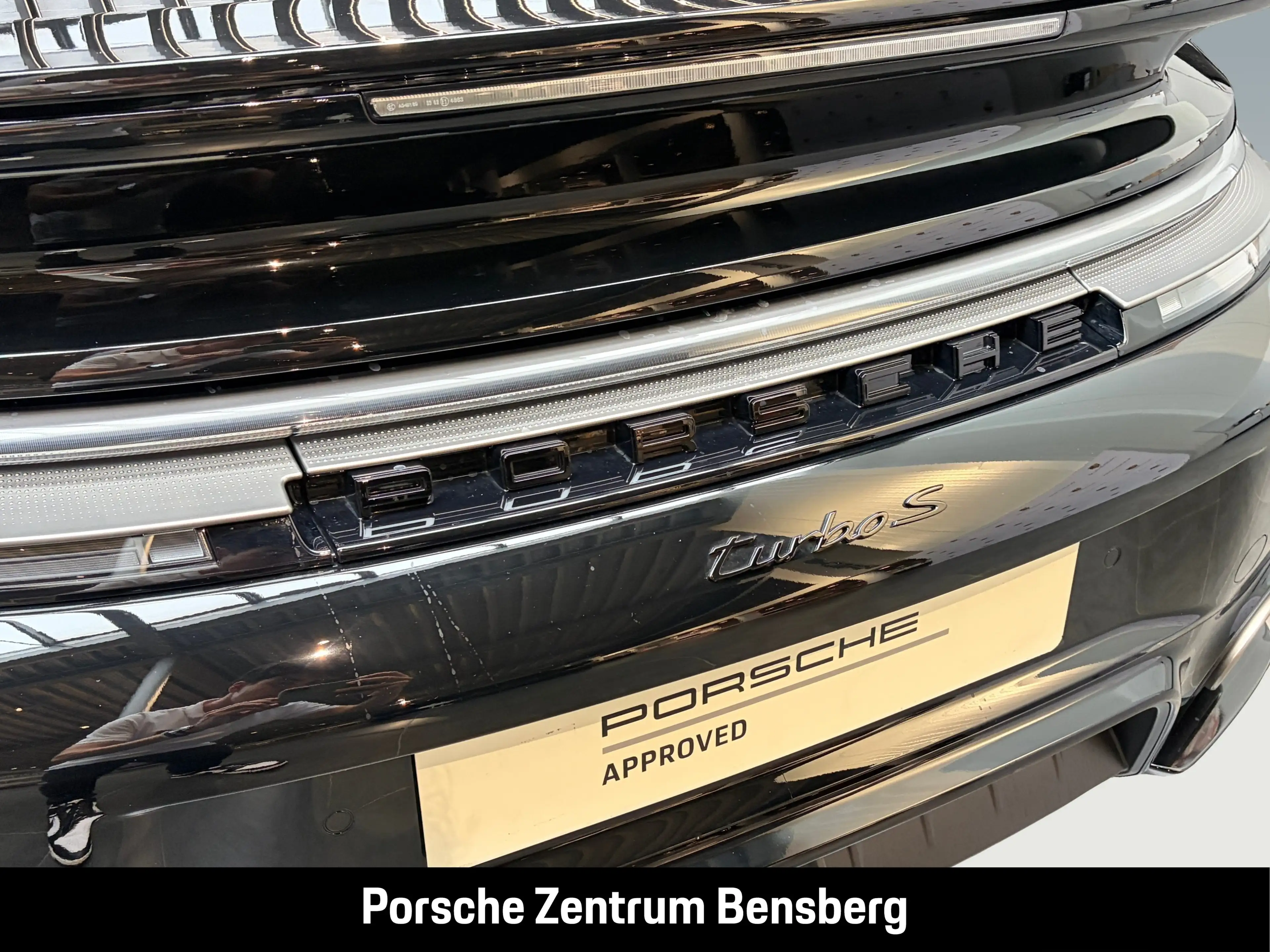 Porsche 911 Turbo S Cabriolet — photo 12
