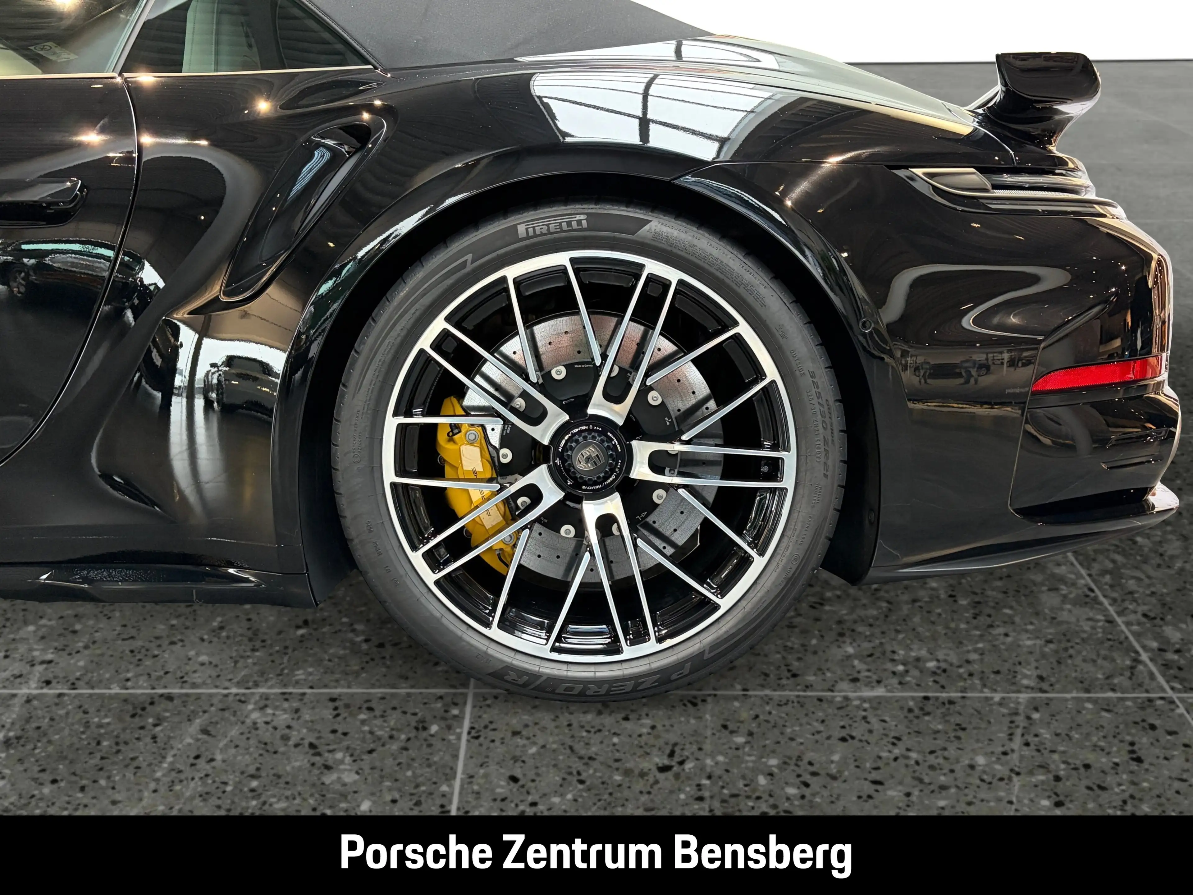 Porsche 911 Turbo S Cabriolet — photo 8