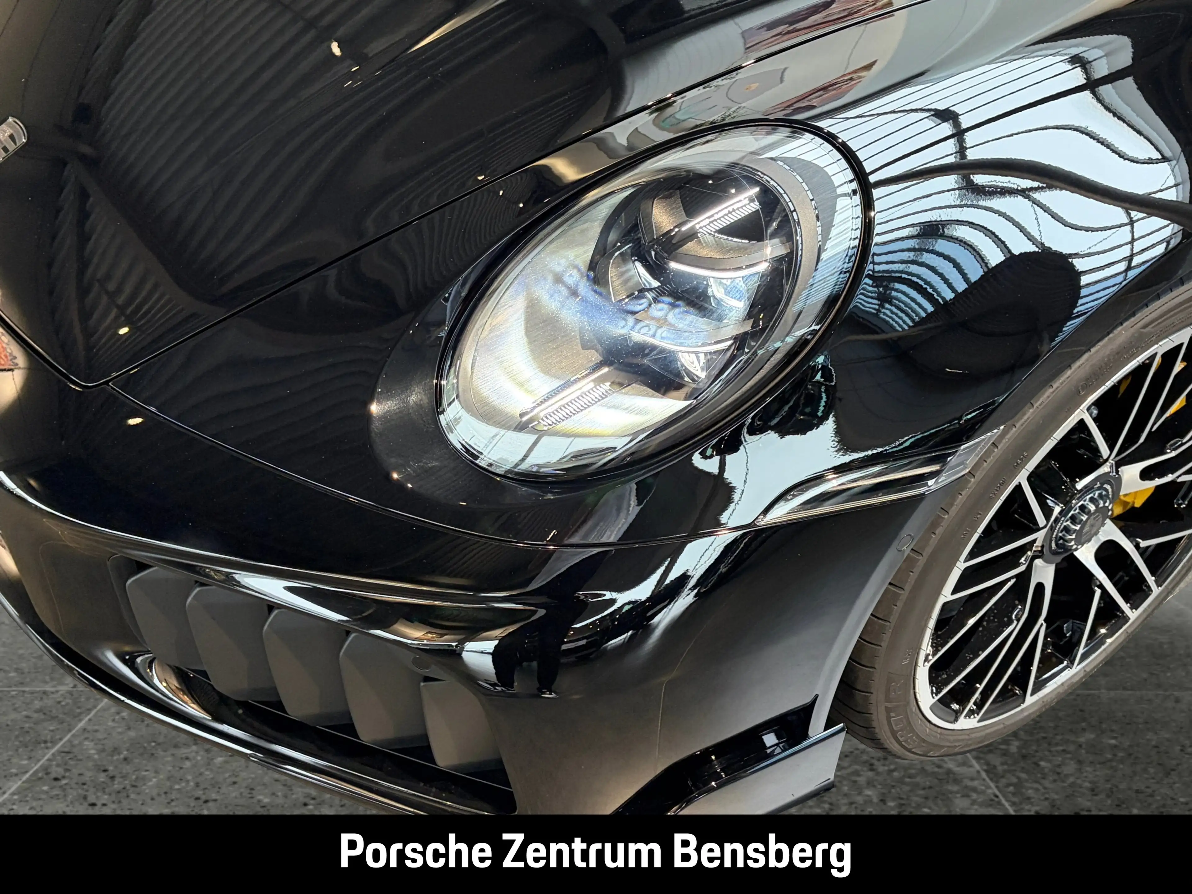 Porsche 911 Turbo S Cabriolet — photo 9