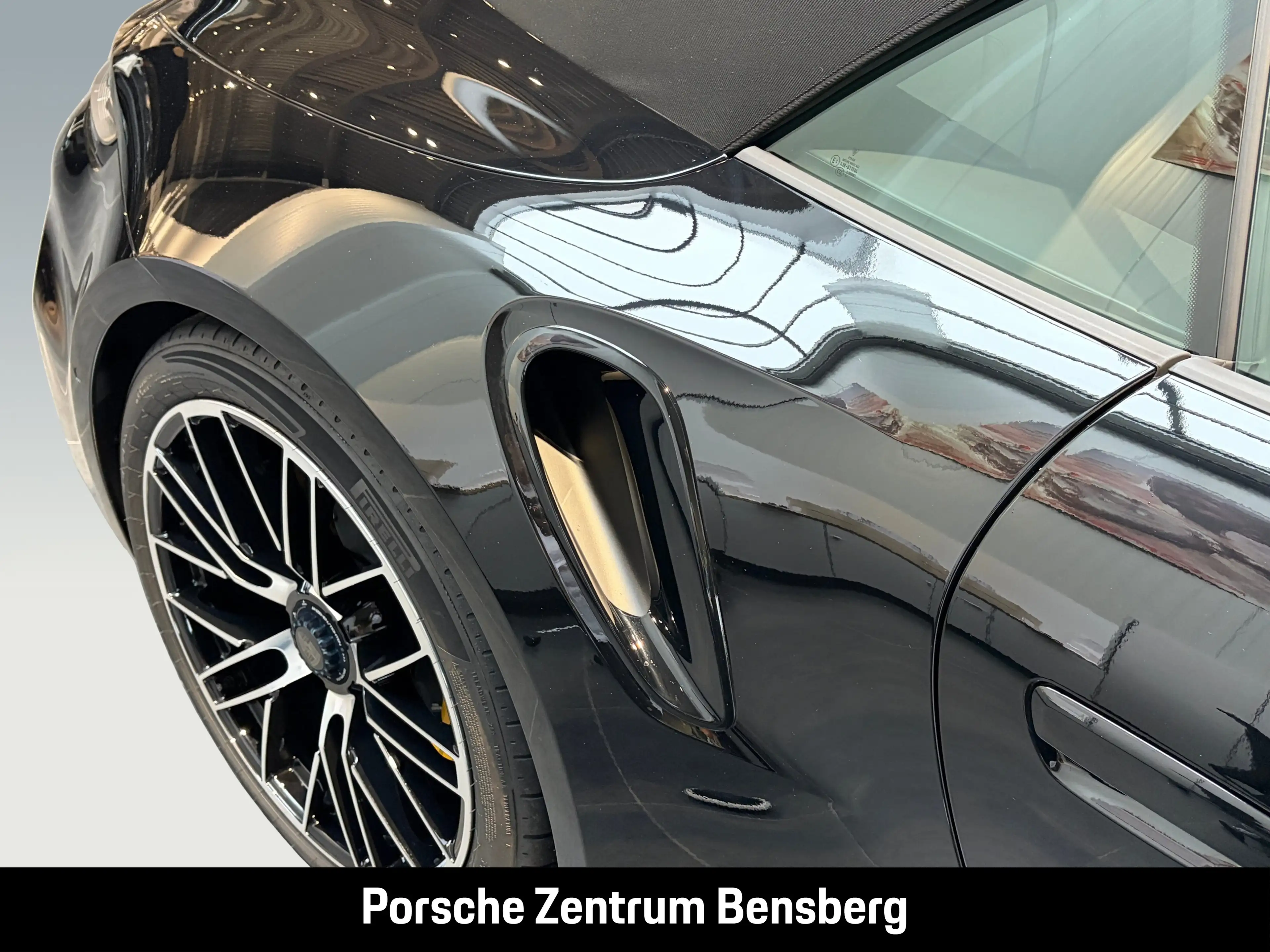 Porsche 911 Turbo S Cabriolet — photo 15