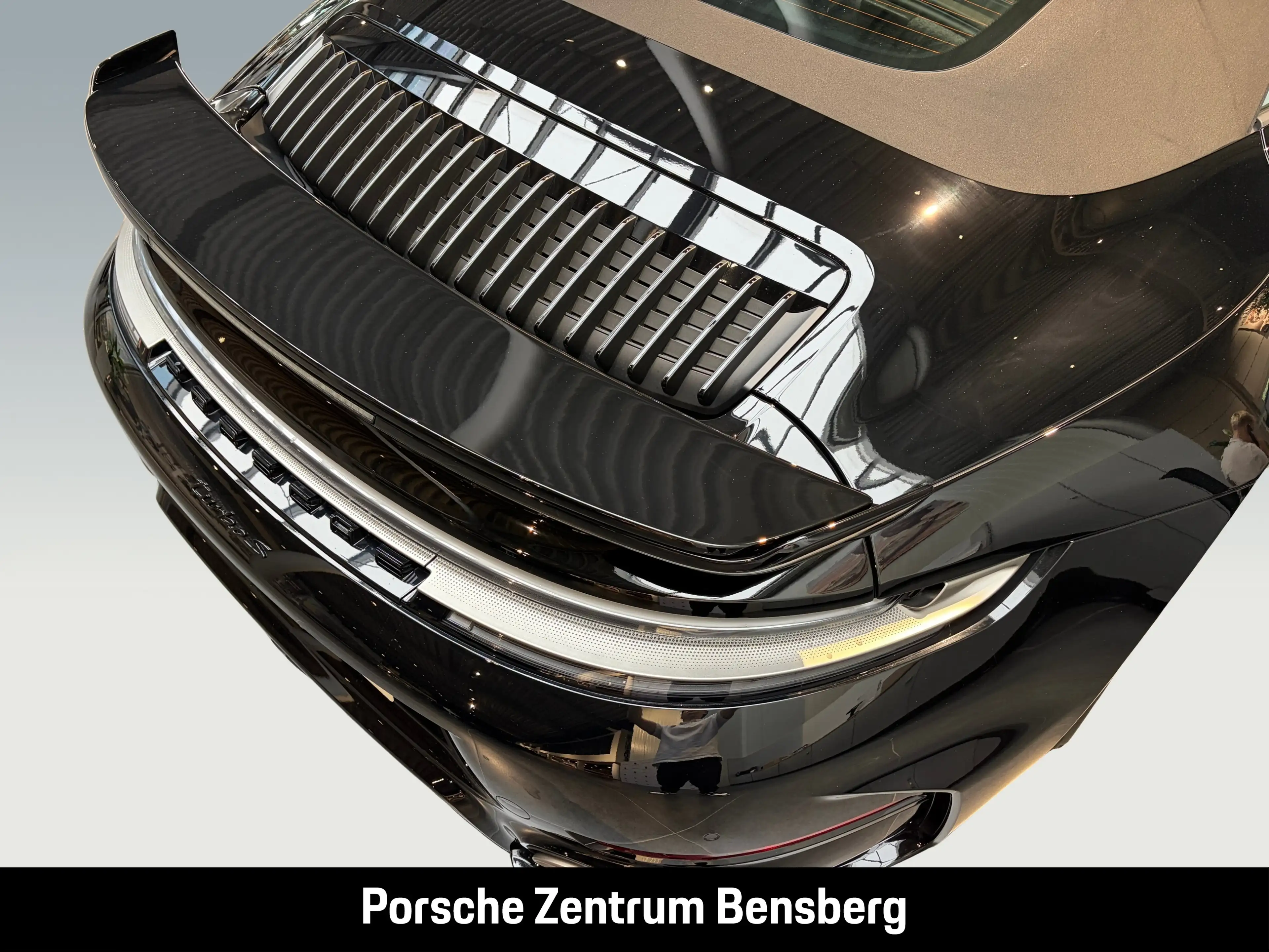 Porsche 911 Turbo S Cabriolet — photo 13