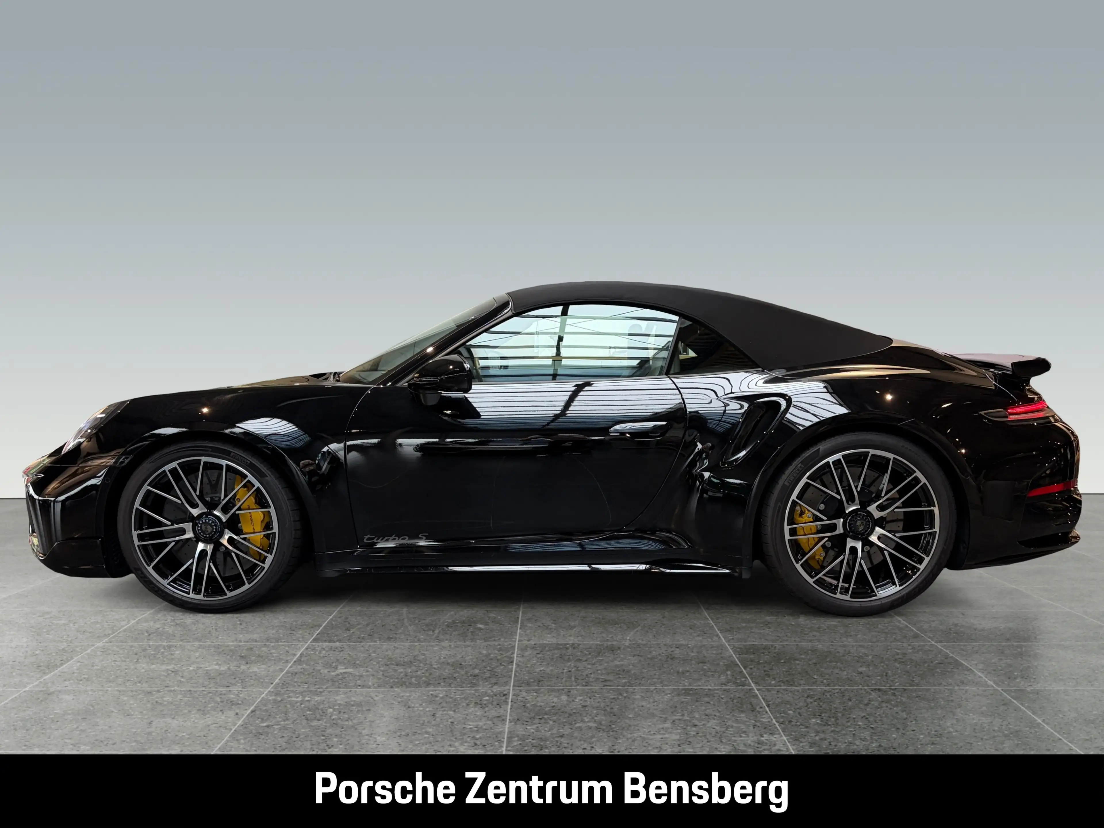 Porsche 911 Turbo S Cabriolet — photo 2