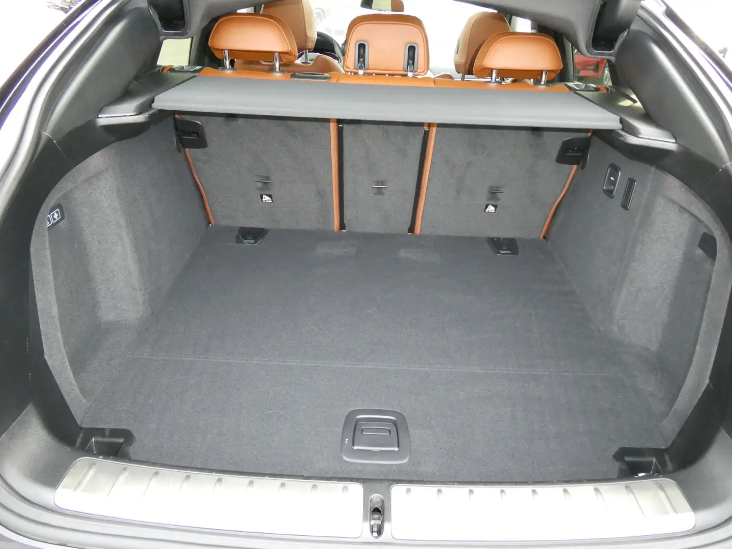 BMW X4 xDrive 30d Schwarz - 2