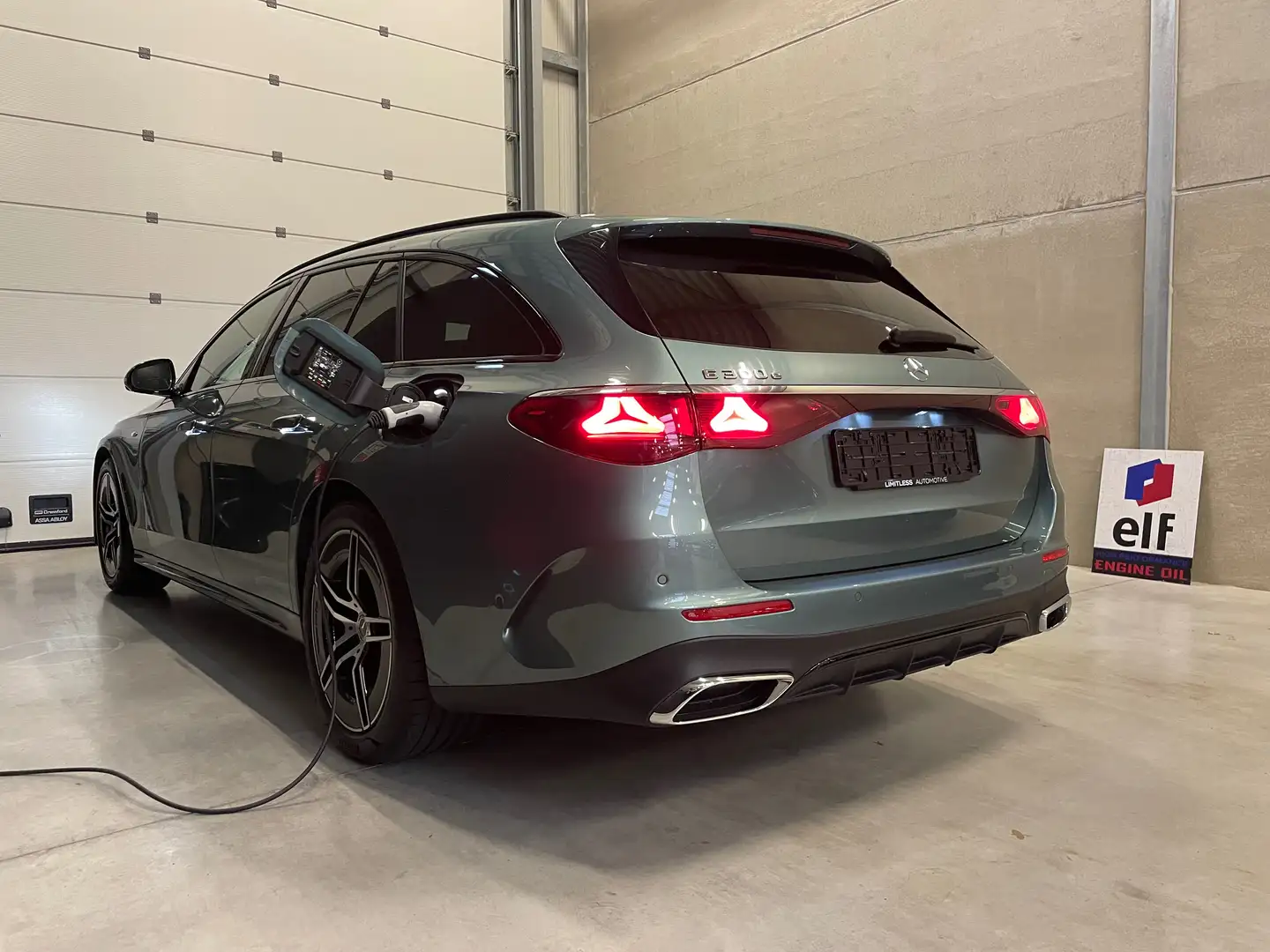 Mercedes-Benz E 300 e T | AMG / TOW / 360 / Burmester® 4D / VAT Vert - 2