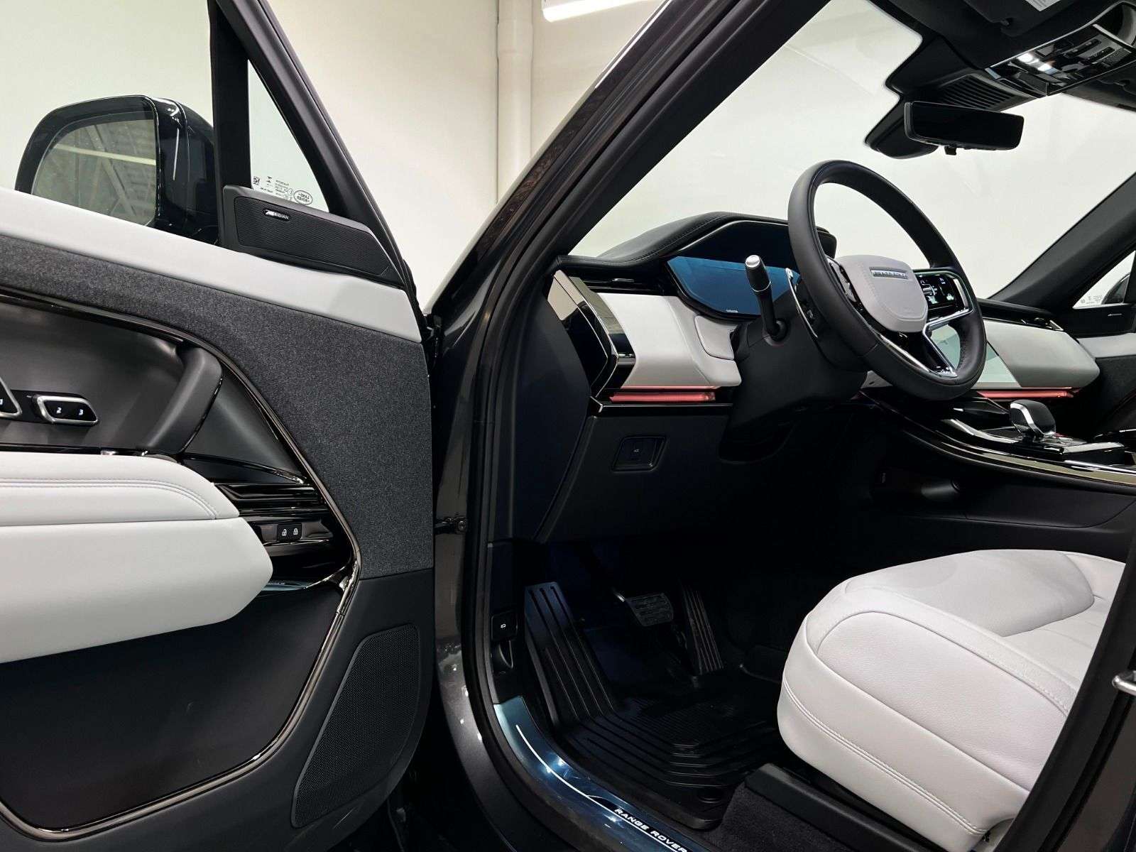 2026 Land Rover Range Rover Sport P360 S | LEASE FROM $999 PER MONTH alt 4