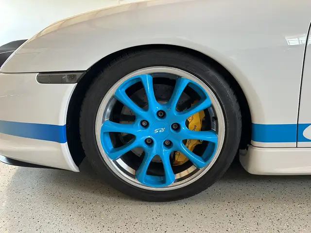 Porsche 911 view 7