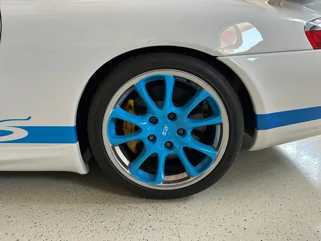 Porsche 911 view 8