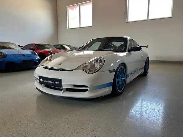 Porsche 911 view 3