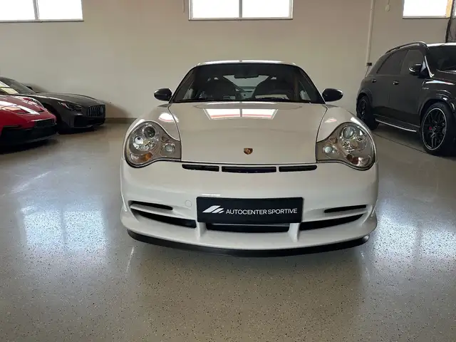 Porsche 911 view 2