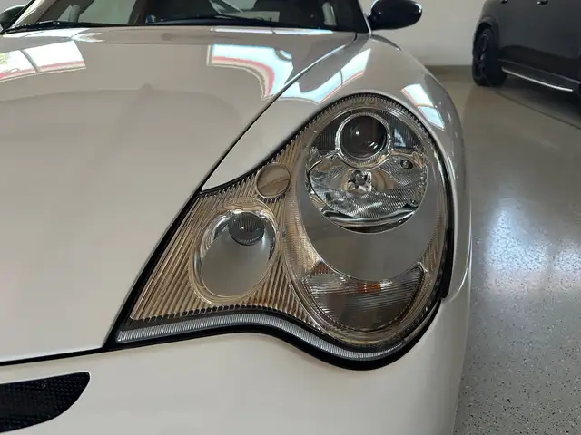 Porsche 911 view 12
