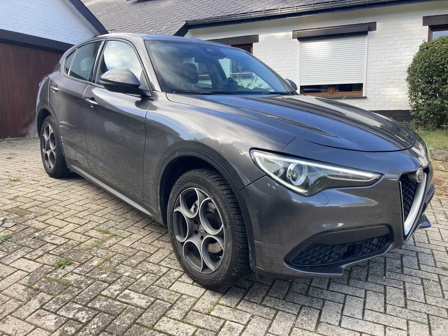 Alfa Romeo Stelvio Stelvio 2.0 T 4x2 UTILITAIRE 2PL Gris - 1