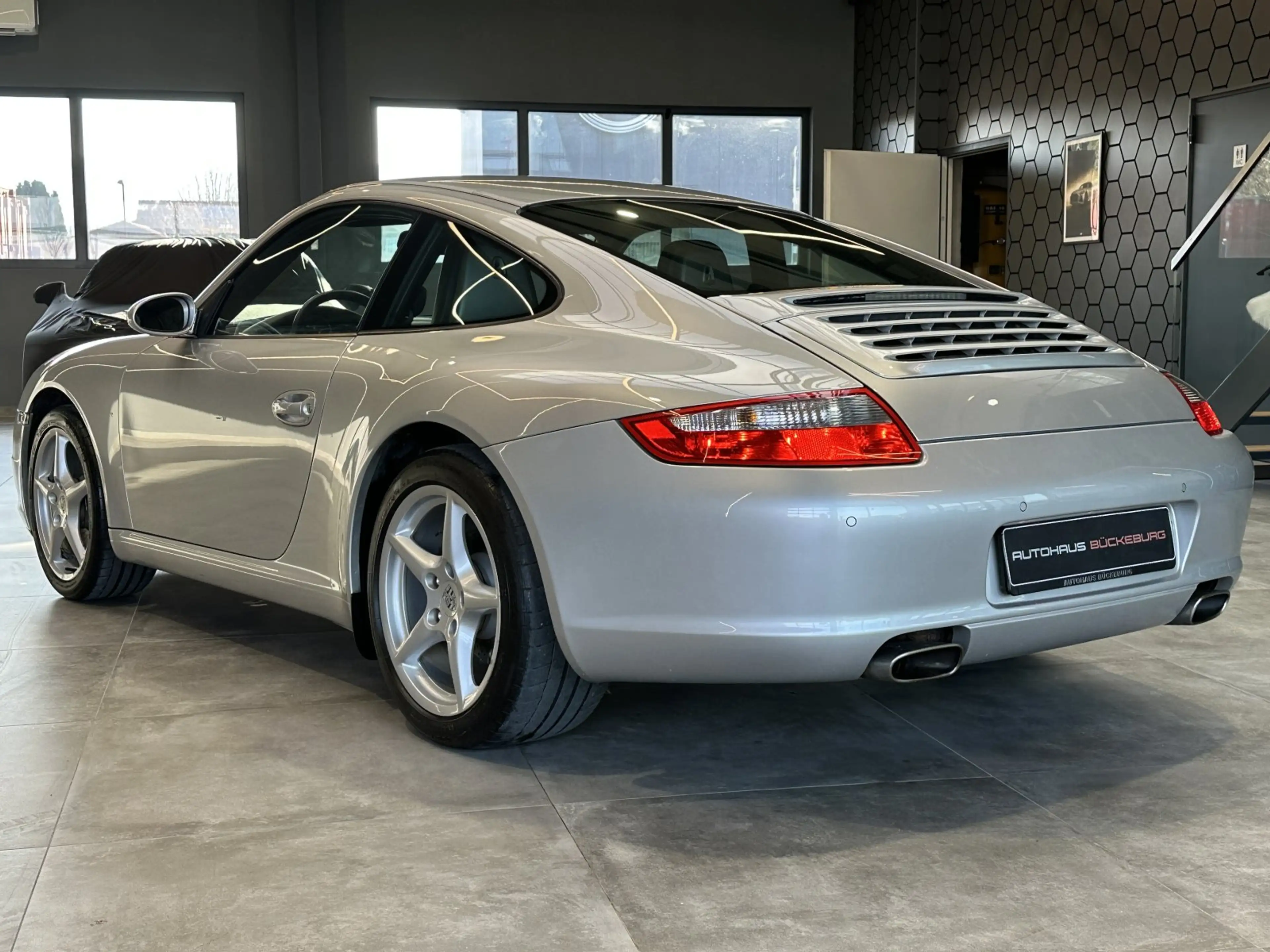 Porsche 911 Carrera 3.6 — photo 6