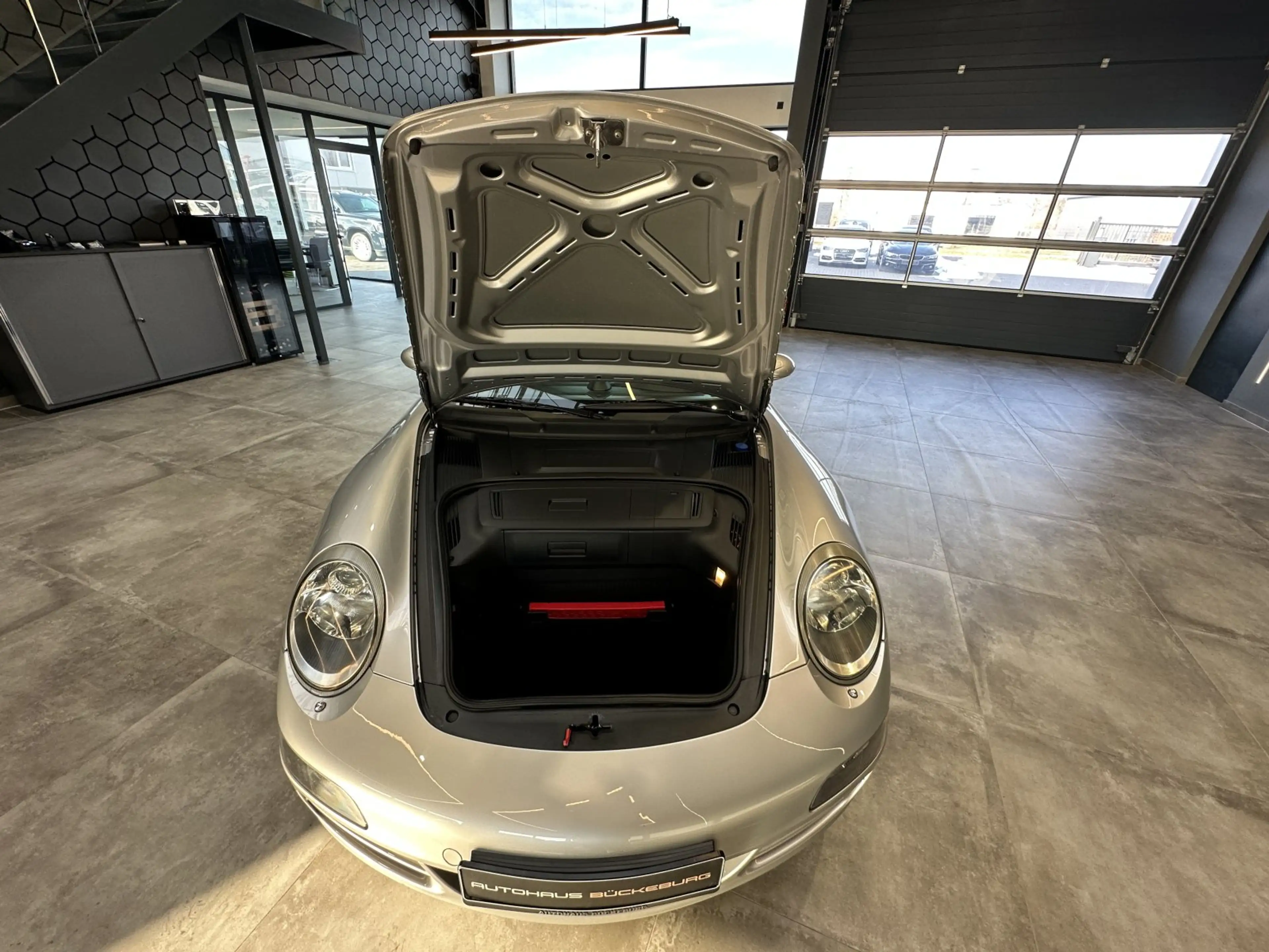Porsche 911 Carrera 3.6 — photo 16