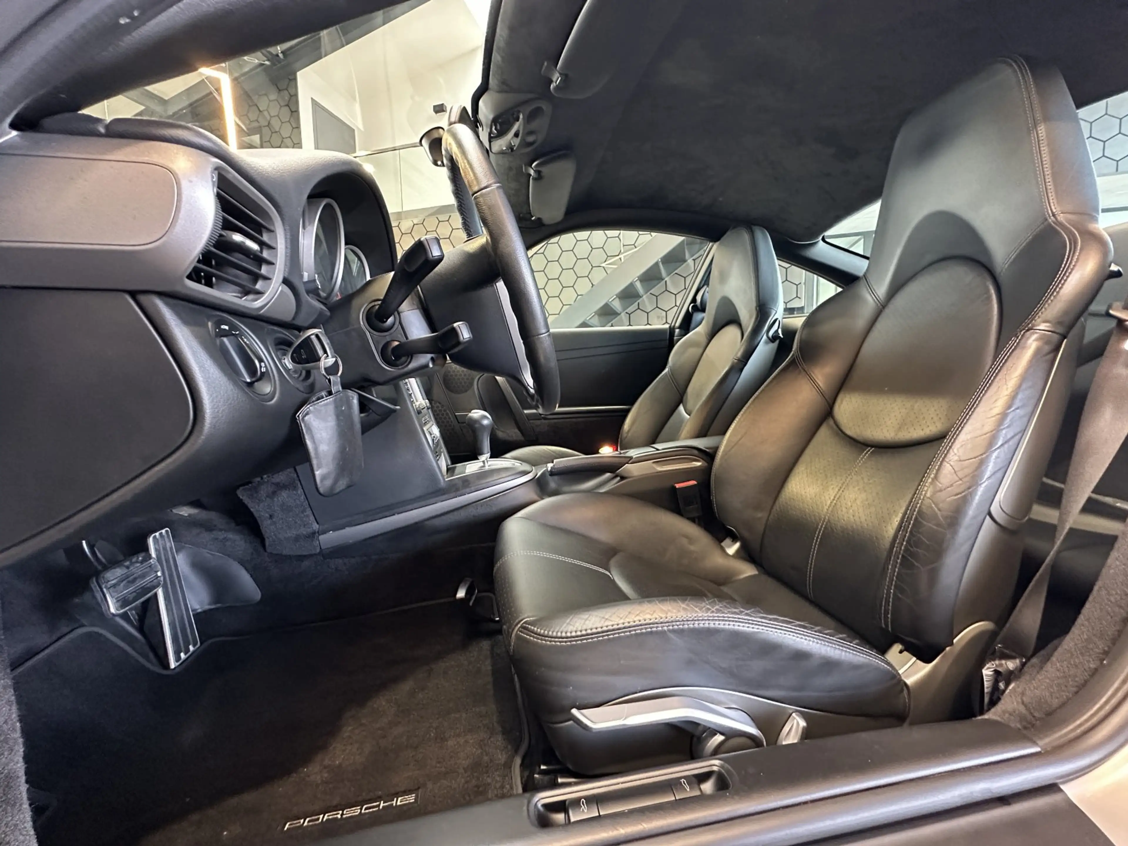 Porsche 911 Carrera 3.6 — photo 11